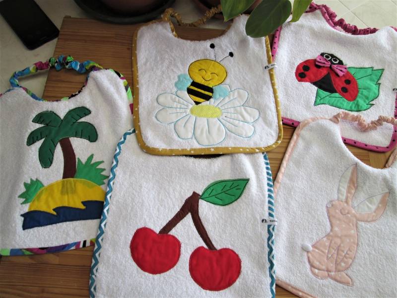 Lätzchen Für Kindergarten, Personalisiert Mit Namen, Gummizug von Etsy - FatineeFolletti