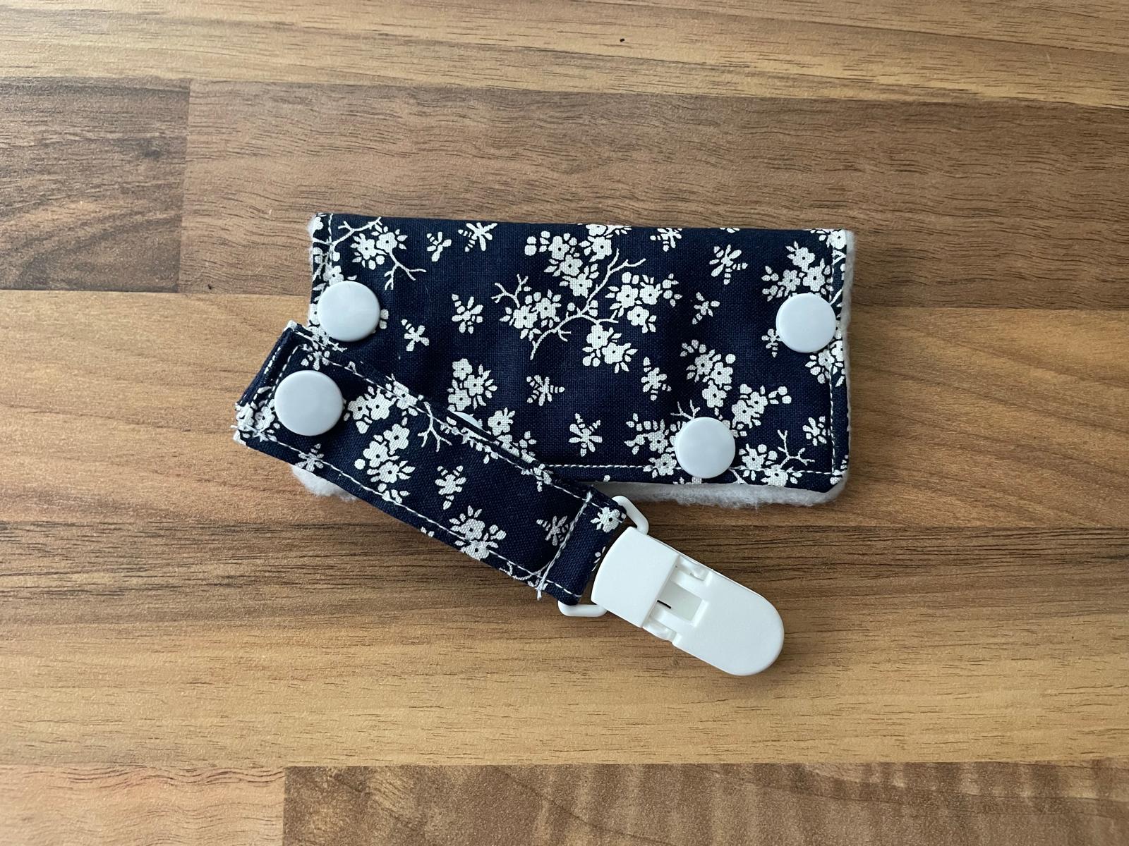 Port-Cover Set Enterale Ernährung Blumen Dunkelblau Port-Cover Set Enterale Ernährung Blumen Dunkelblau von Etsy - FeludaraDesign