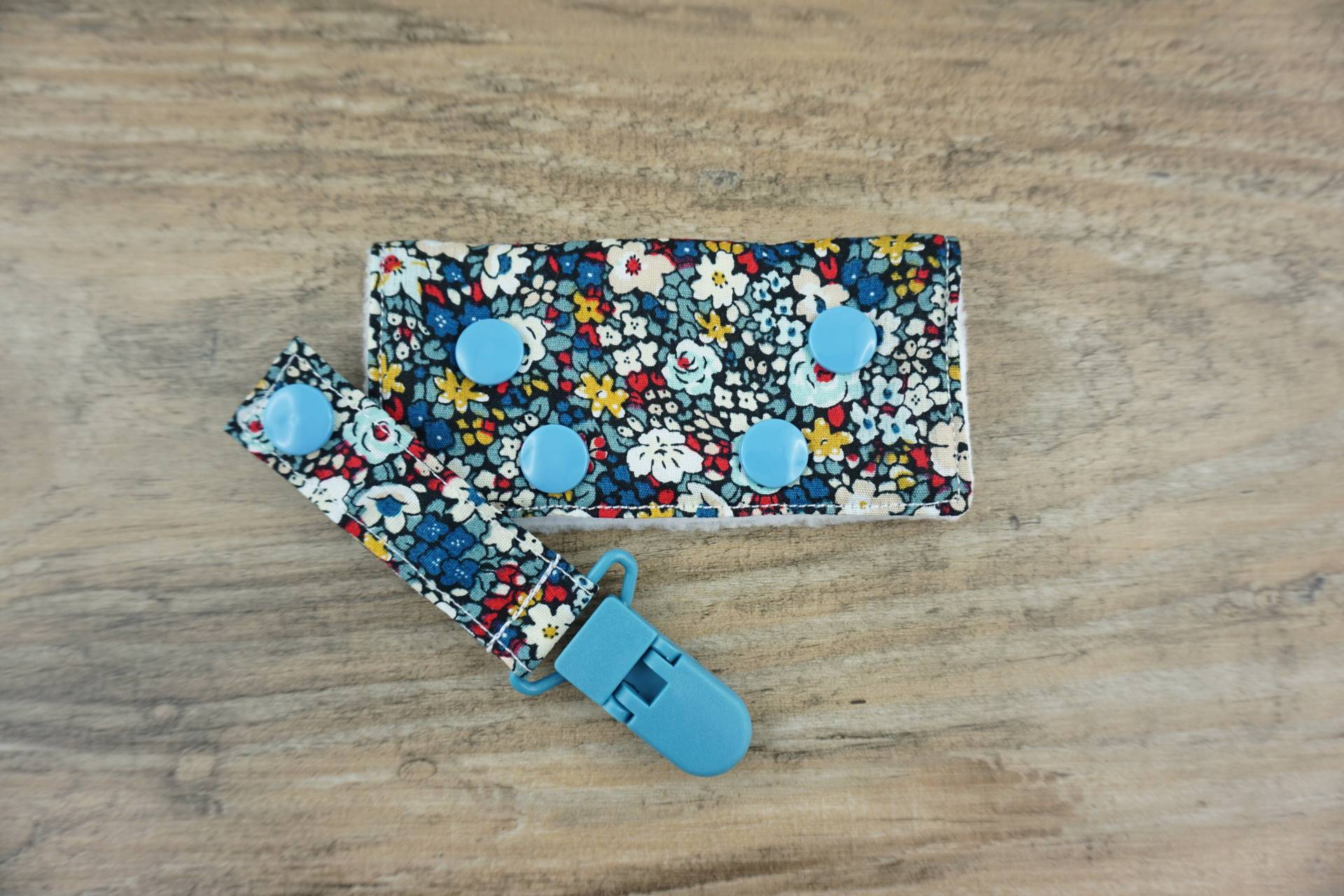 Tube-Clips & Port-Cover Enterale Ernährung Blümchen Bunt Türkis von Etsy - FeludaraDesign