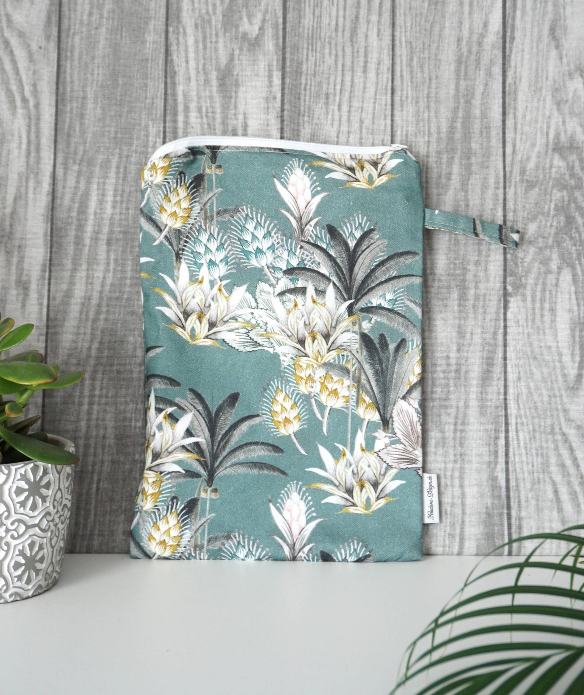 Wetbag, Große Nasstasche, Windeltasche, Inkontinenz Vorlagen - Blätter Graugrün Gelb Wetbag, Große Nasstasche, Windeltasche, Inkontinenz Vorlagen - Blätter Graugrün Gelb von Etsy - FeludaraDesign
