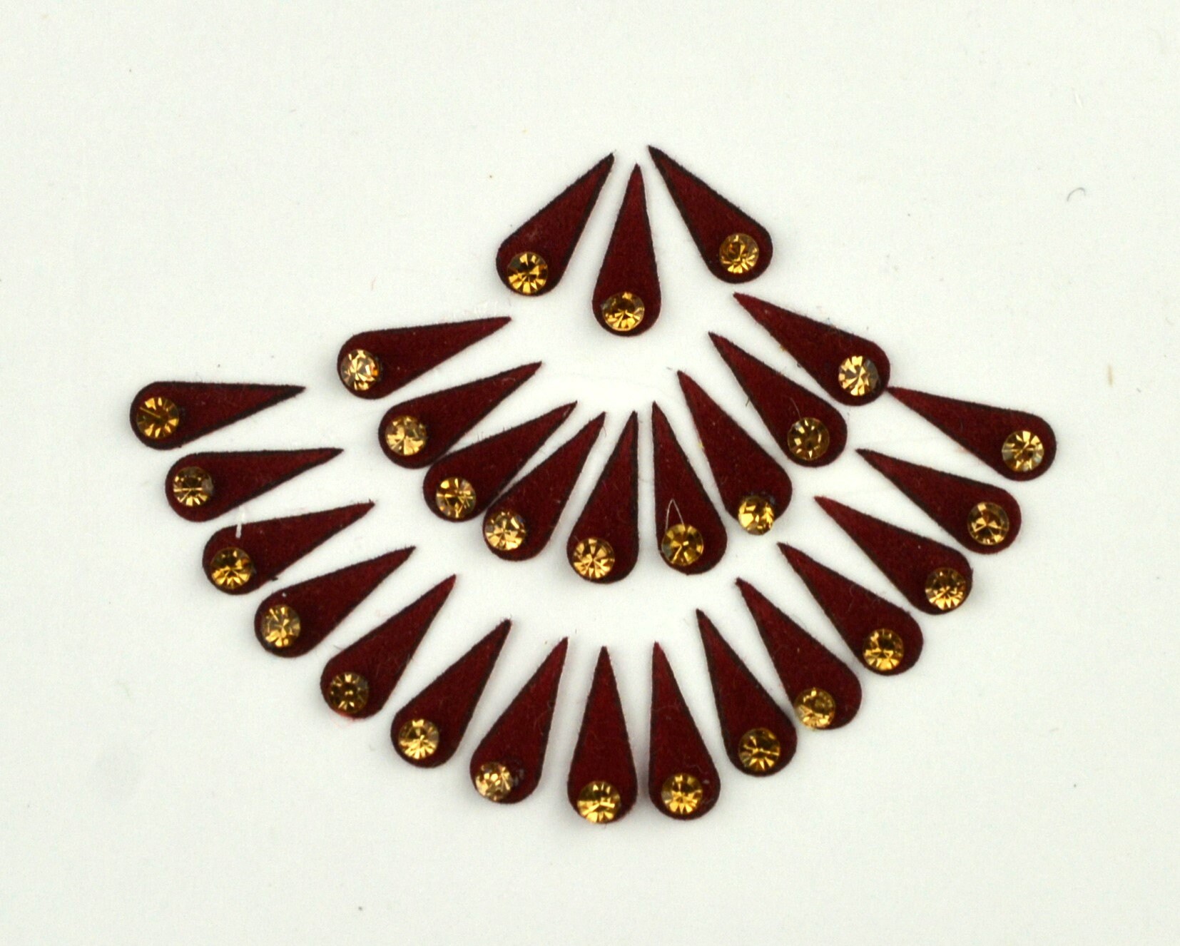 Kastanienbraune Birnen-Form-Kristall Bindi Zum Verkauf, Reines Samt-Kastanienbraun Tilak Tattoo Körperjuwelen Kastanienbraune Birnen-Form-Kristall Bindi Zum Verkauf, Reines Samt-Kastanienbraun Tilak Tattoo Körperjuwelen von Etsy - FeminaDeals