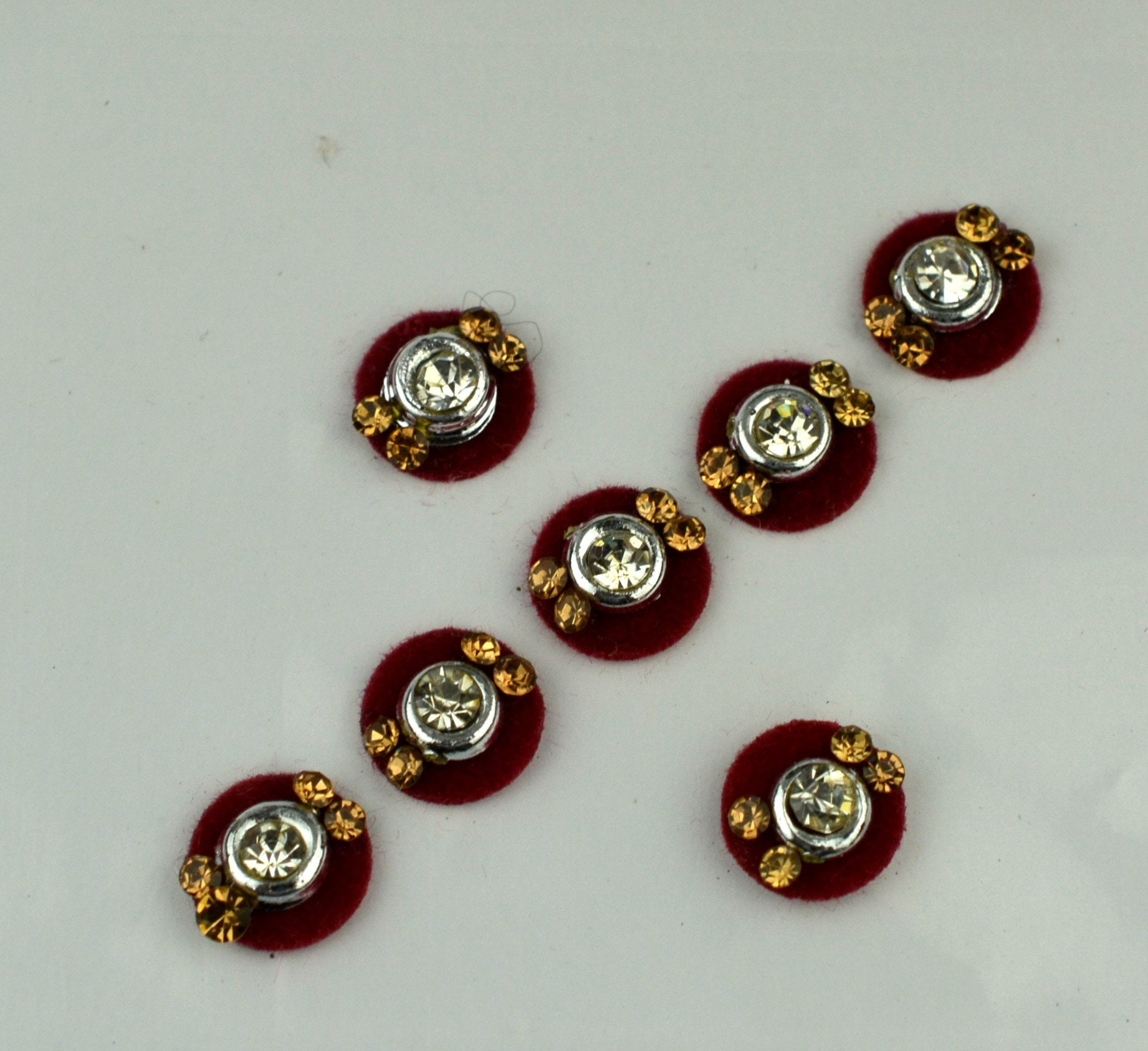 Kastanienbraune Farbe Runde Diamant Bindis, Hochzeit Gesicht Bollywood Selbstklebende Aufkleber, Weihnachtsgeschenk Kastanienbraune Farbe Runde Diamant Bindis, Hochzeit Gesicht Bollywood Selbstklebende Aufkleber, Weihnachtsgeschenk von Etsy - FeminaDeals