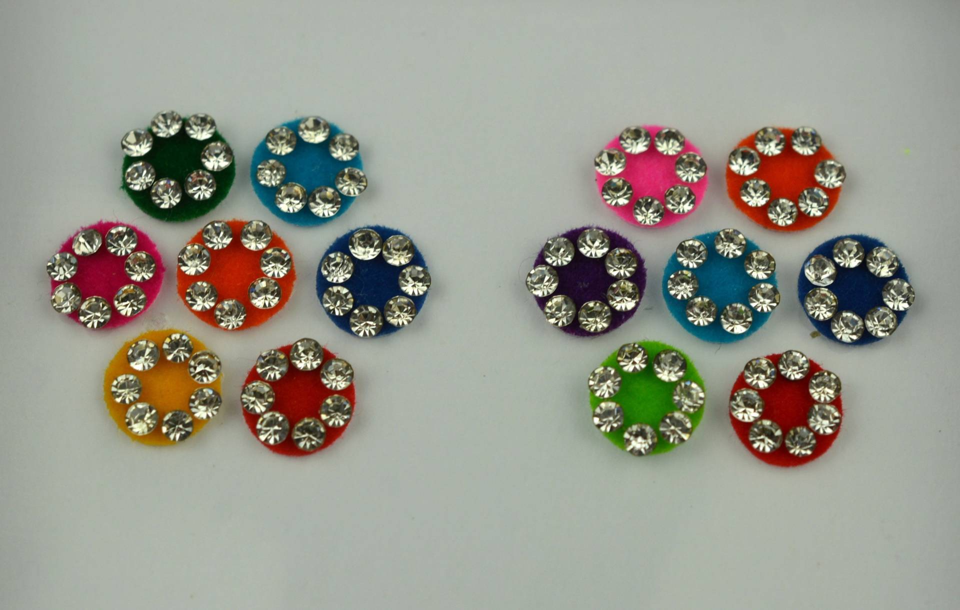 Mehrfarbige Runde Diamant Bindis, Hochzeit Designer Gesicht Bollywood Selbstklebende Aufkleber, Weihnachtsgeschenk Mehrfarbige Runde Diamant Bindis, Hochzeit Designer Gesicht Bollywood Selbstklebende Aufkleber, Weihnachtsgeschenk von Etsy - FeminaDeals