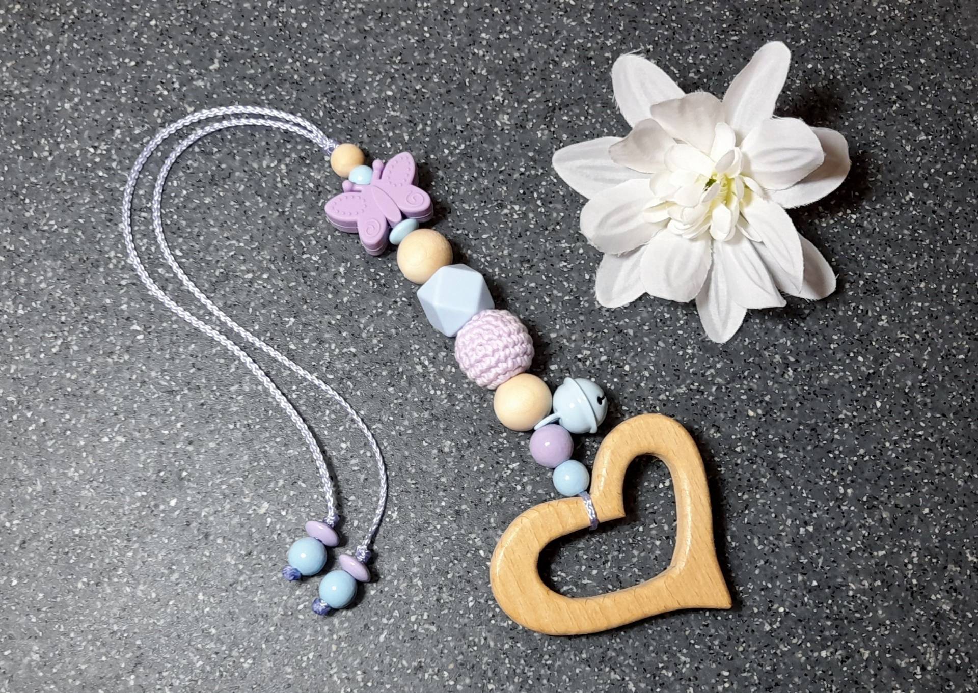 Maxi Cosi Anhänger "Schmetterlingsherz". Flieder, Beige, Blau, Beißanhänger, Babygeschenk, Schwangerschaft, Geschenk Geburt, Handmade, Diy Maxi Cosi Anhänger "Schmetterlingsherz". Flieder, Beige, Blau, Beißanhänger, Babygeschenk, Schwangerschaft, Geschenk Geburt, Handmade, Diy von Etsy - Fibolini