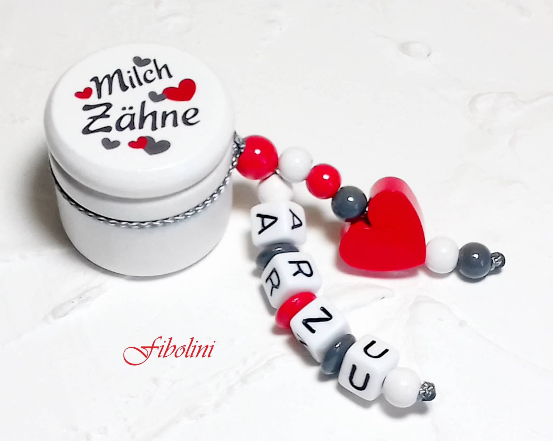 Milchzahndose "Herzilein". Rot, Grau, Weiß, Kindergarten, Geburtstag, Zahnfee, Fee, Herz, Schulstart, Geschenk, Weihnachten, Personalisiert Milchzahndose "Herzilein". Rot, Grau, Weiß, Kindergarten, Geburtstag, Zahnfee, Fee, Herz, Schulstart, Geschenk, Weihnachten, Personalisiert von Etsy - Fibolini