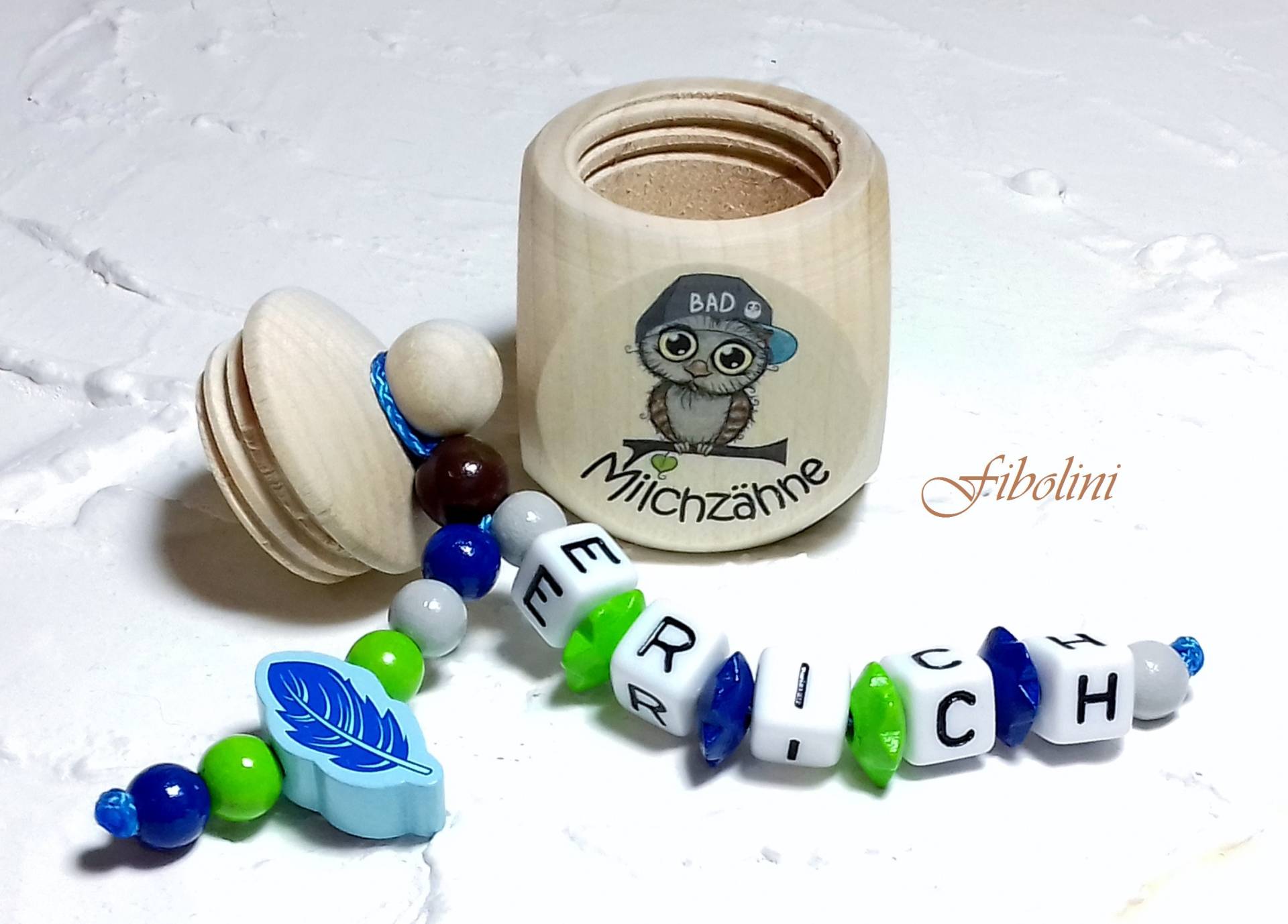 Milchzahndose "Little Boy". Zuckertüte, Personalisierung, Feder, Beige, Grün, Blau, Braun, Grau, Geschenk Zur Einschulung, Schulanfang, Diy Milchzahndose "Little Boy". Zuckertüte, Personalisierung, Feder, Beige, Grün, Blau, Braun, Grau, Geschenk Zur Einschulung, Schulanfang, Diy von Etsy - Fibolini