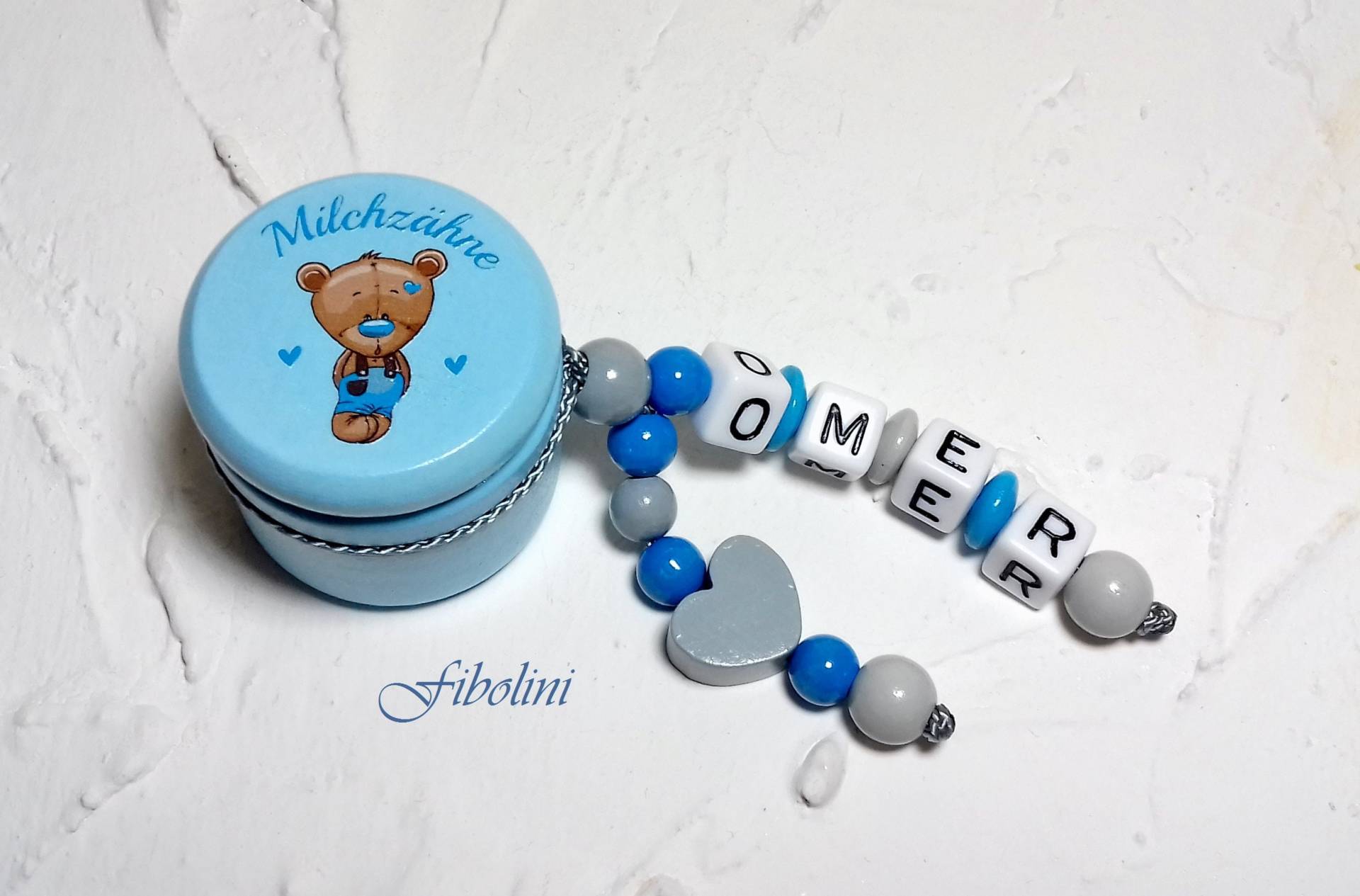 Milchzahndose "Teddyboy". Blau, Grau, Holzdose Für Milchzähne, Erste Zähnchen, Kindergarten, Inhalt Schultüte, Mit Namen, Personalisiert Milchzahndose "Teddyboy". Blau, Grau, Holzdose Für Milchzähne, Erste Zähnchen, Kindergarten, Inhalt Schultüte, Mit Namen, Personalisiert von Etsy - Fibolini