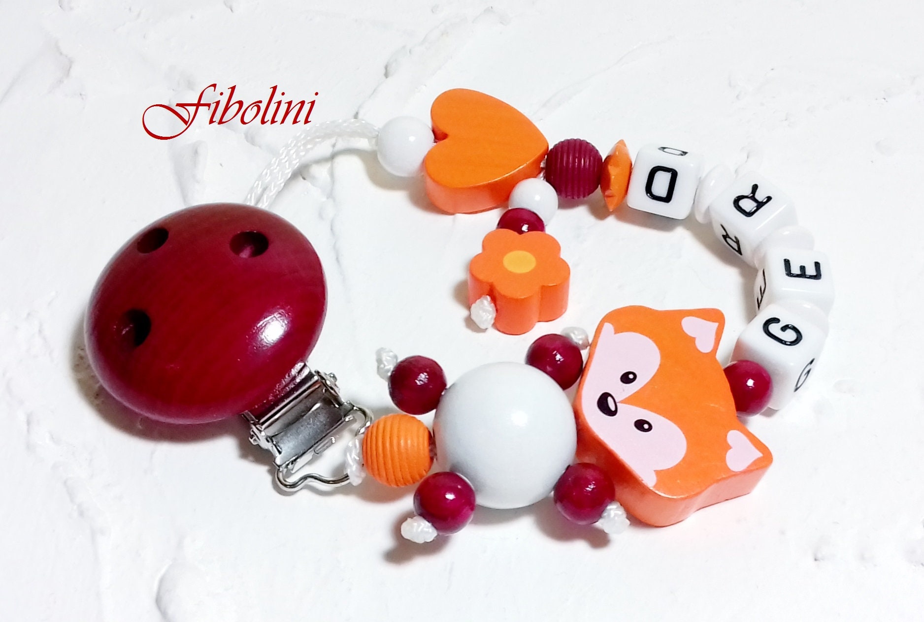 Schnullerkette 3-D "Herzfuchs". Dunkelrot Orange Weiß Schnullerband Mädchen Junge Schnullerhalter Geburtsgeschenk Schnuller Holz Holzperlen Schnullerkette 3-D "Herzfuchs". Dunkelrot Orange Weiß Schnullerband Mädchen Junge Schnullerhalter Geburtsgeschenk Schnuller Holz Holzperlen von Etsy - Fibolini