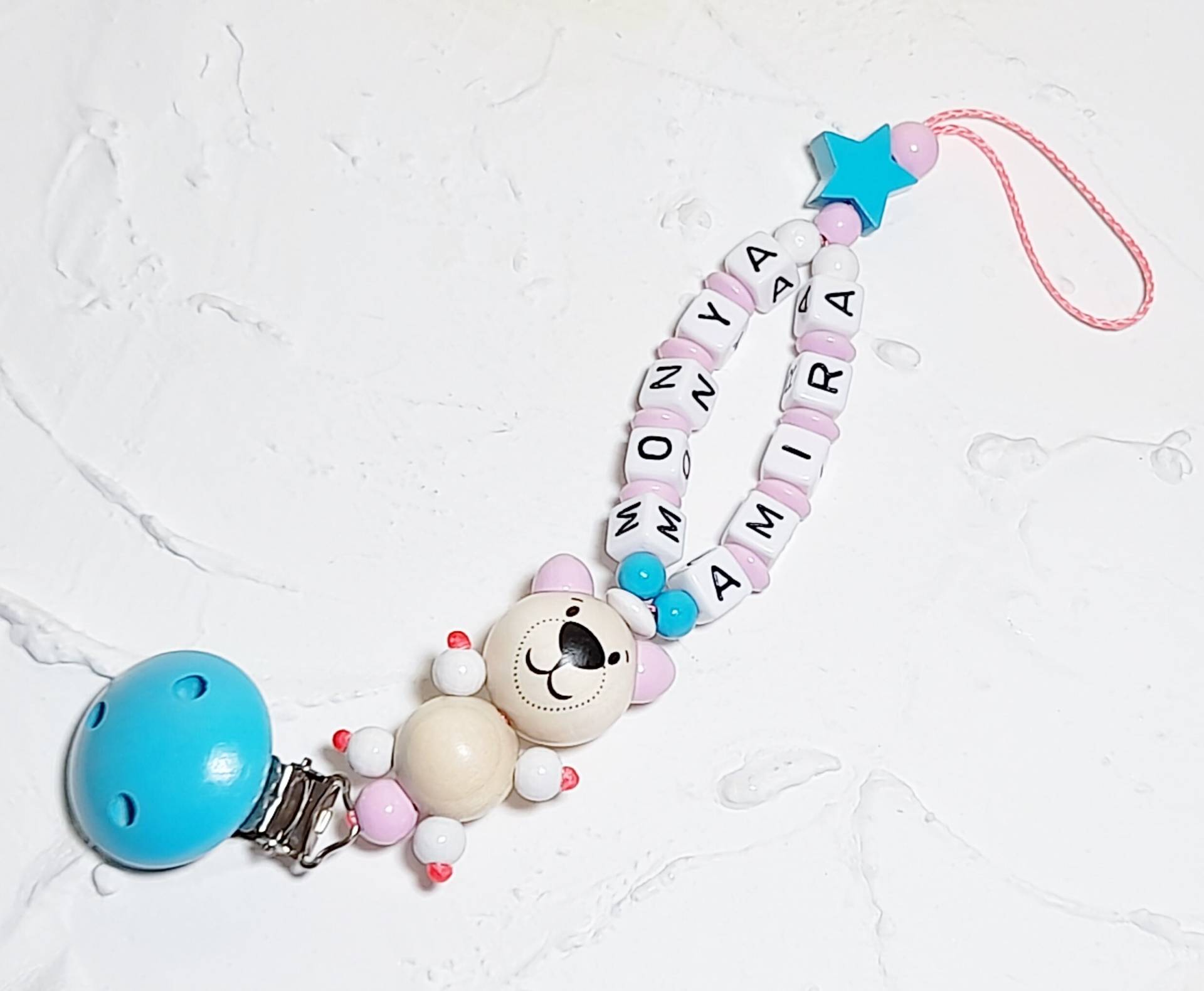 Schnullerkette 3-D Mit Doppelname "sternenbärchen". Personalisiert, Schwangerschaft Verkünden, Babygirl, Schnullerhalter, Nuckelkette, Perle Schnullerkette 3-D Mit Doppelname "sternenbärchen". Personalisiert, Schwangerschaft Verkünden, Babygirl, Schnullerhalter, Nuckelkette, Perle von Etsy - Fibolini