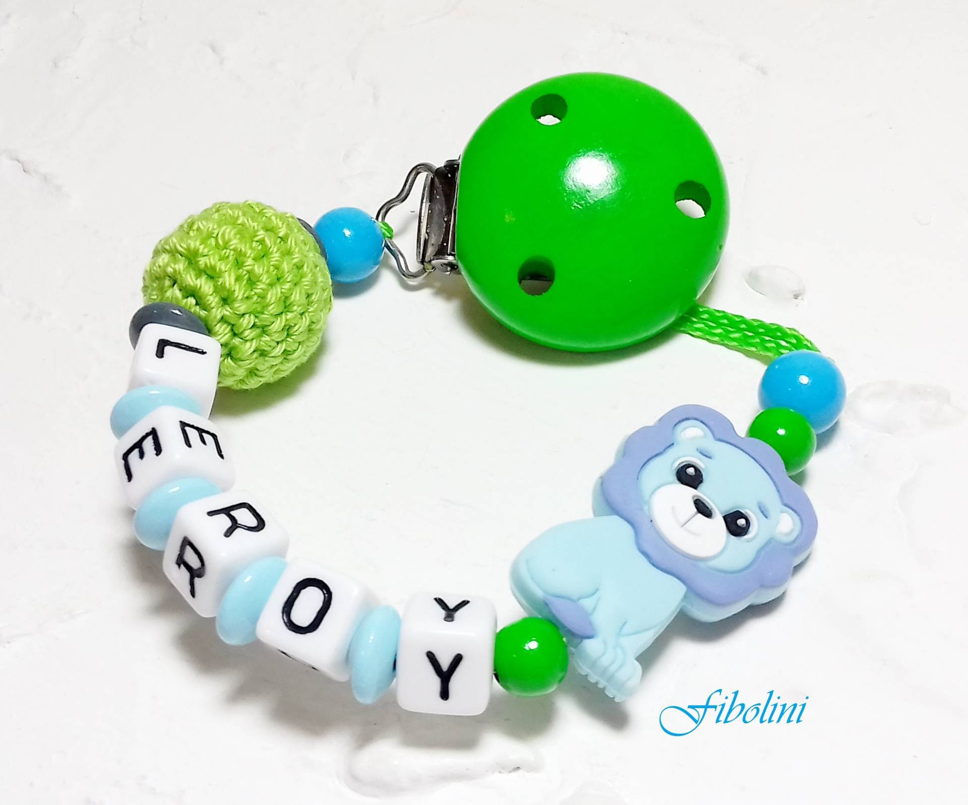 Schnullerkette "Löwe". Grün, Blau, Grau, Häkelperle, Nuckelkette, Schnullerhalter, Silikonadapter, Glöckchen, Personalisiert, Schnullerband Schnullerkette "Löwe". Grün, Blau, Grau, Häkelperle, Nuckelkette, Schnullerhalter, Silikonadapter, Glöckchen, Personalisiert, Schnullerband von Etsy - Fibolini