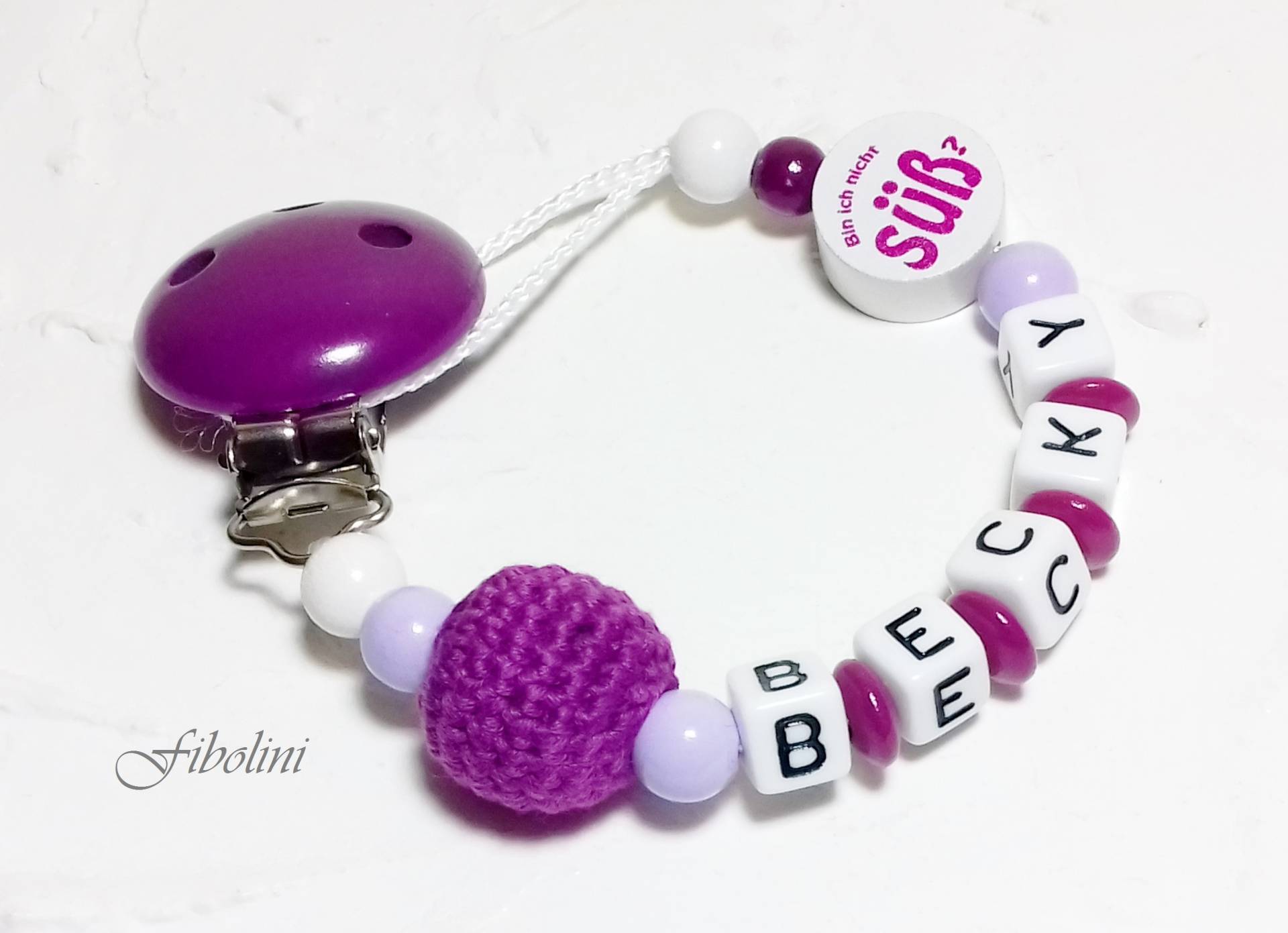 Schnullerkette "Süss". Personalisiert, Namen, Dunkellila, Babyshower, Weiß, Flieder, Schnullerhalter, Nuggikette, Schnuller, Häkelholzperle Schnullerkette "Süss". Personalisiert, Namen, Dunkellila, Babyshower, Weiß, Flieder, Schnullerhalter, Nuggikette, Schnuller, Häkelholzperle von Etsy - Fibolini
