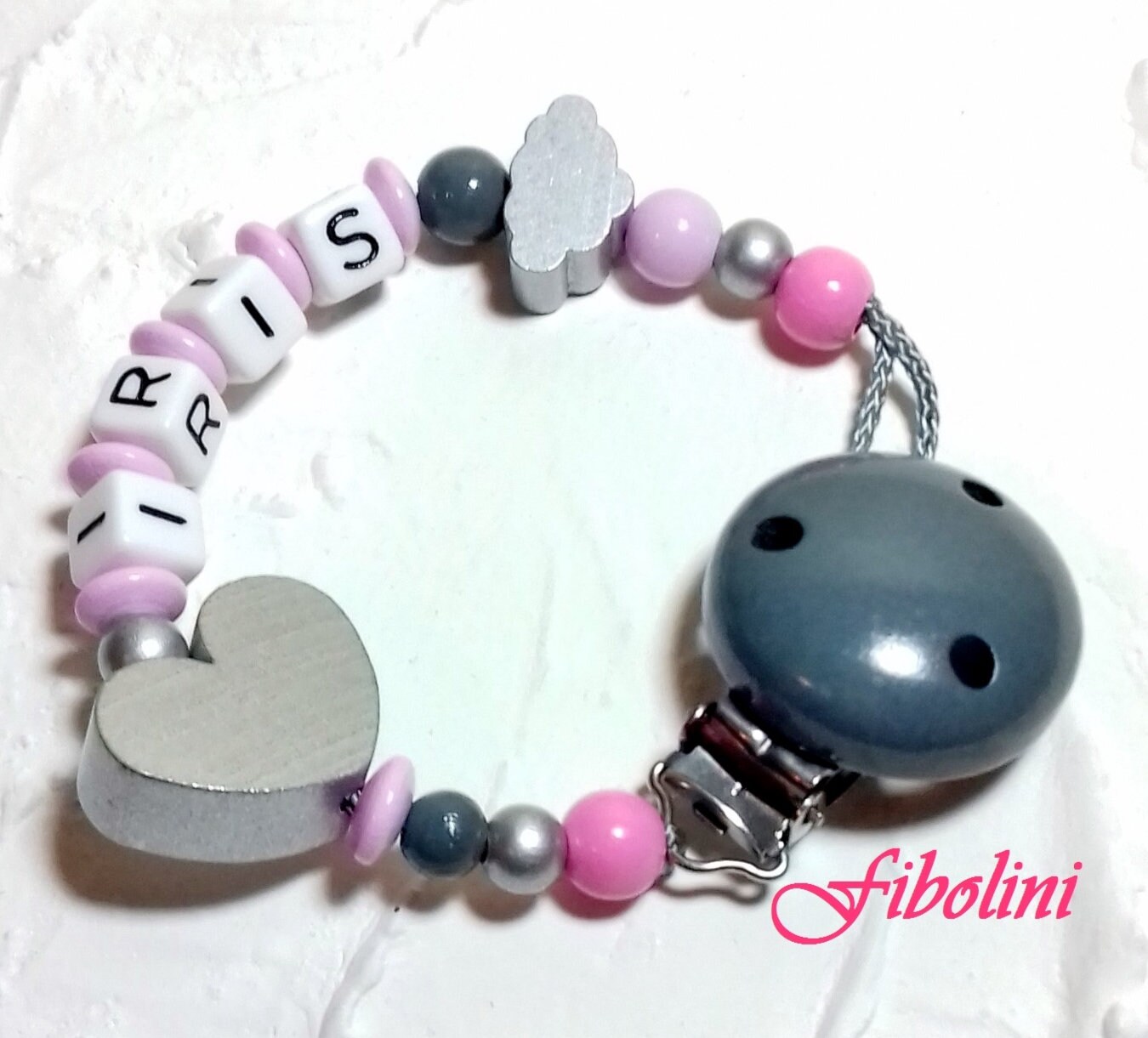 Schnullerkette "Wolkenherz". Rosa, Silber, Grau, Meilenstein, Schnuller, Nuggikette, Baby Girl, Eltern Werden, Schwanger, Babyaccessoires Schnullerkette "Wolkenherz". Rosa, Silber, Grau, Meilenstein, Schnuller, Nuggikette, Baby Girl, Eltern Werden, Schwanger, Babyaccessoires von Etsy - Fibolini