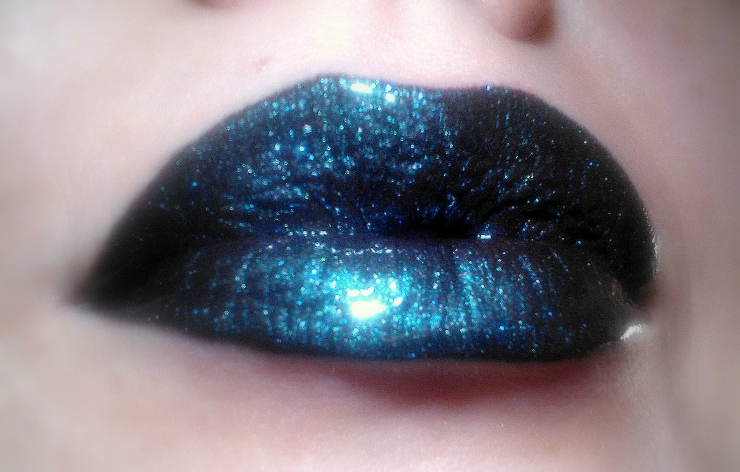 Electra - Schwarz Mit Pflaumen Unterton Und Petrol Schimmer Lip Gloss Vegan Glutenfrei Frisch Handgemacht Grausamkeitsfrei Electra - Schwarz Mit Pflaumen Unterton Und Petrol Schimmer Lip Gloss Vegan Glutenfrei Frisch Handgemacht Grausamkeitsfrei von Etsy - FierceMagenta