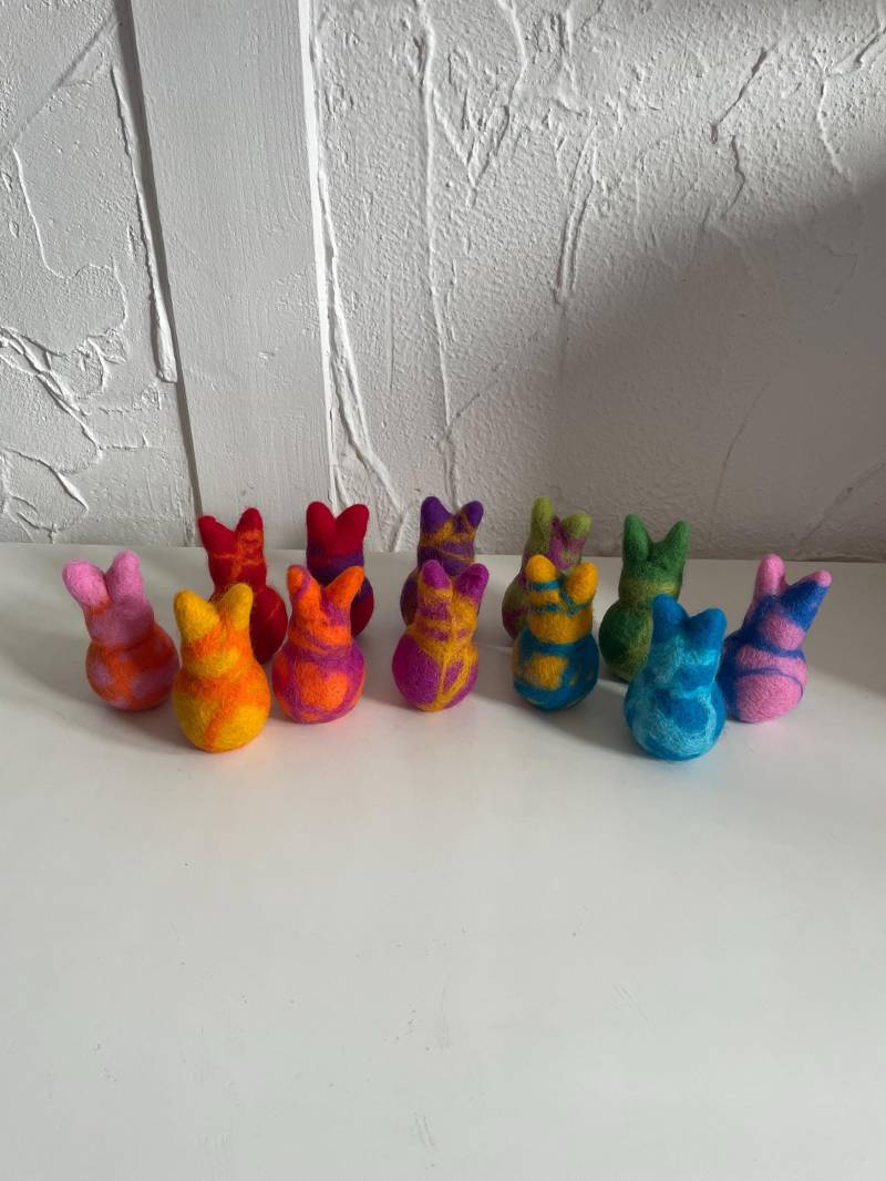 Osterhasenseife Bunt - Umfilzte Schafmilchseife 64G | Classic von Etsy - FilzmausGermany