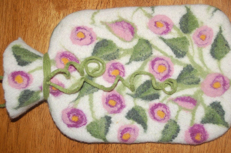 Wärmflasche Weiß Mit Rosa Rosenmuster von Etsy - FilzundCo