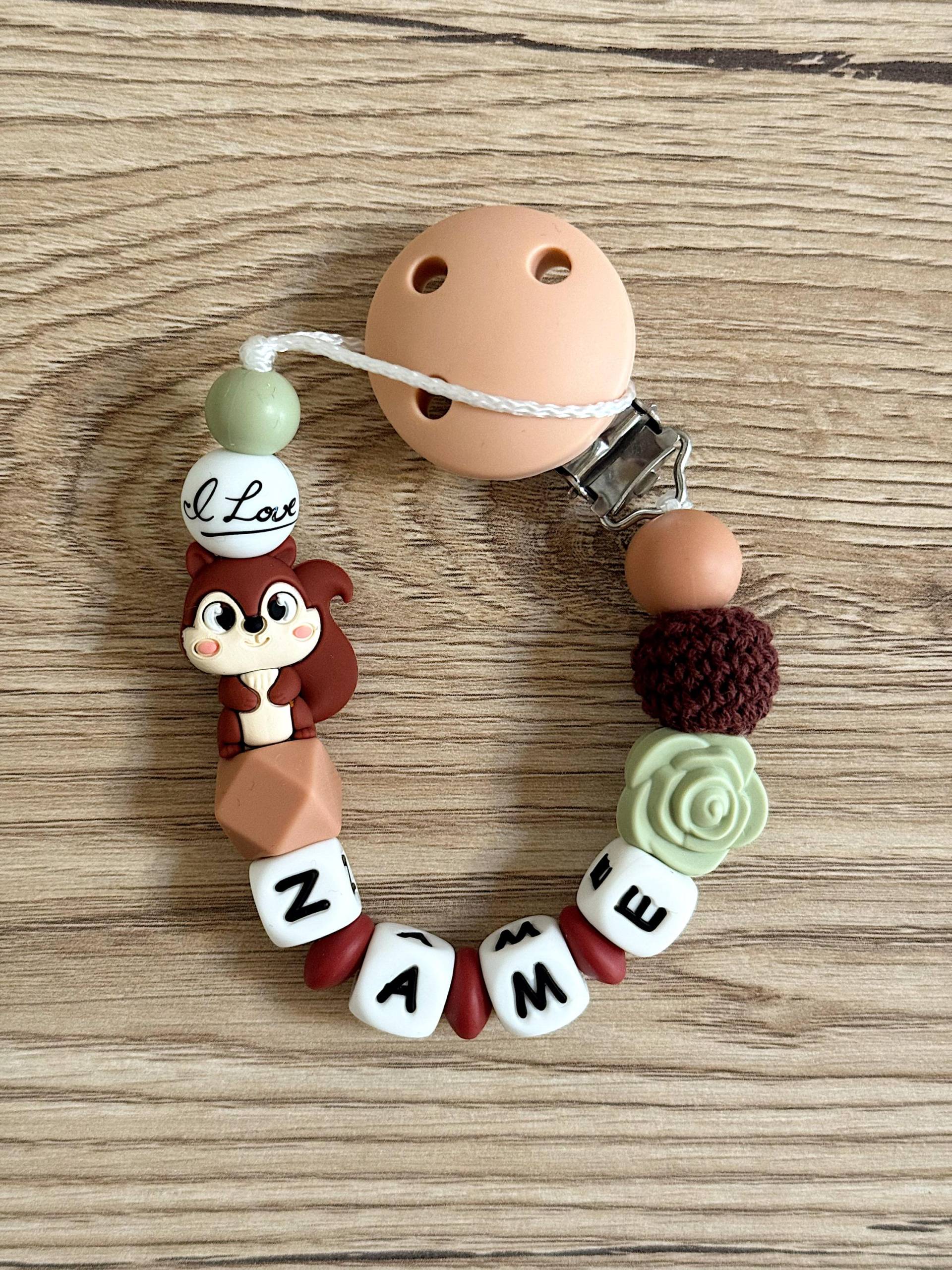 Personalisierte Schnullerkette Mit Name - Eichhörnchen Motiv Handmade Geschenk Zur Geburt Baby Schnullerhalter Naturfarben Personalisierte Schnullerkette Mit Name - Eichhörnchen Motiv Handmade Geschenk Zur Geburt Baby Schnullerhalter Naturfarben von Etsy - Fiorellinoarticles