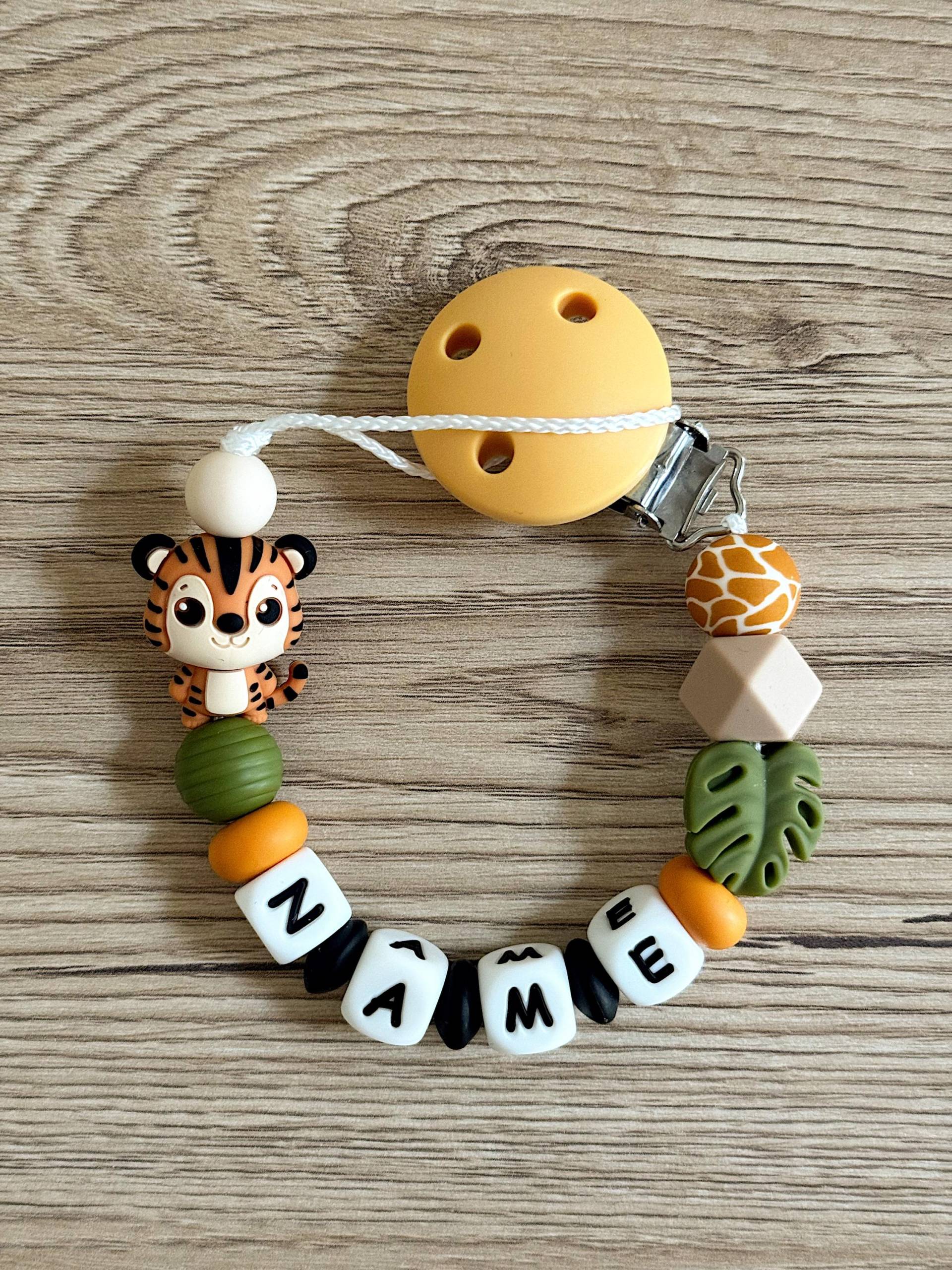 Personalisierte Schnullerkette Mit Name - Tiger Motiv Handmade Schnullerhalter Geschenk Zur Geburt Safari Baby Personalisierte Schnullerkette Mit Name - Tiger Motiv Handmade Schnullerhalter Geschenk Zur Geburt Safari Baby von Etsy - Fiorellinoarticles