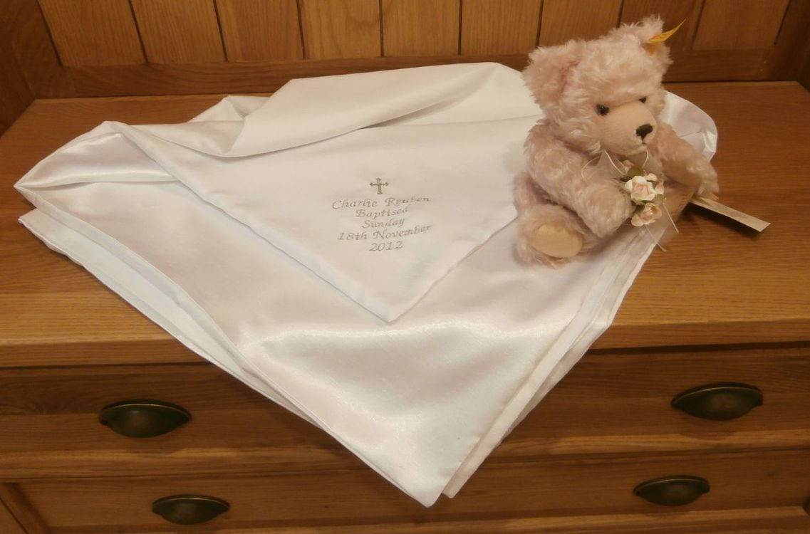 Taufschal - Personalisierte Baby-Schal Taufdecke Bestickter Erbstück Taufe Baby Taufgeschenk von Etsy - FirstBlessings