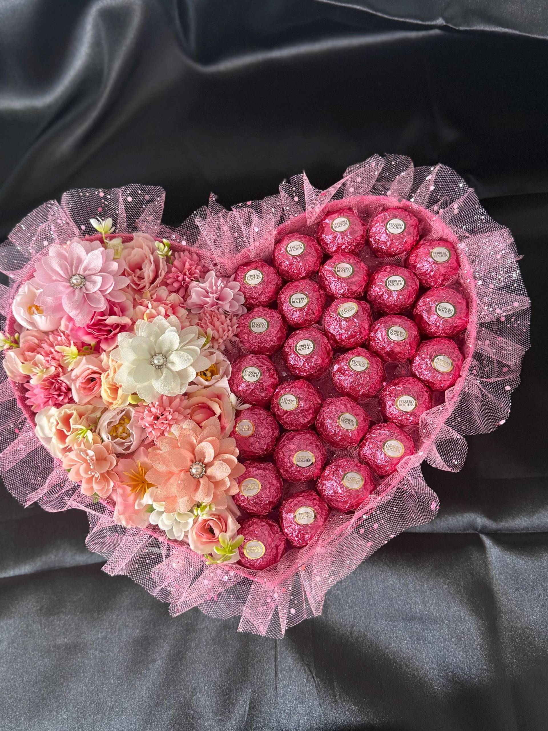 Herzbox Mit Ferrero Roche Und Kunstblumen von Etsy - FloralMomentsbyLena