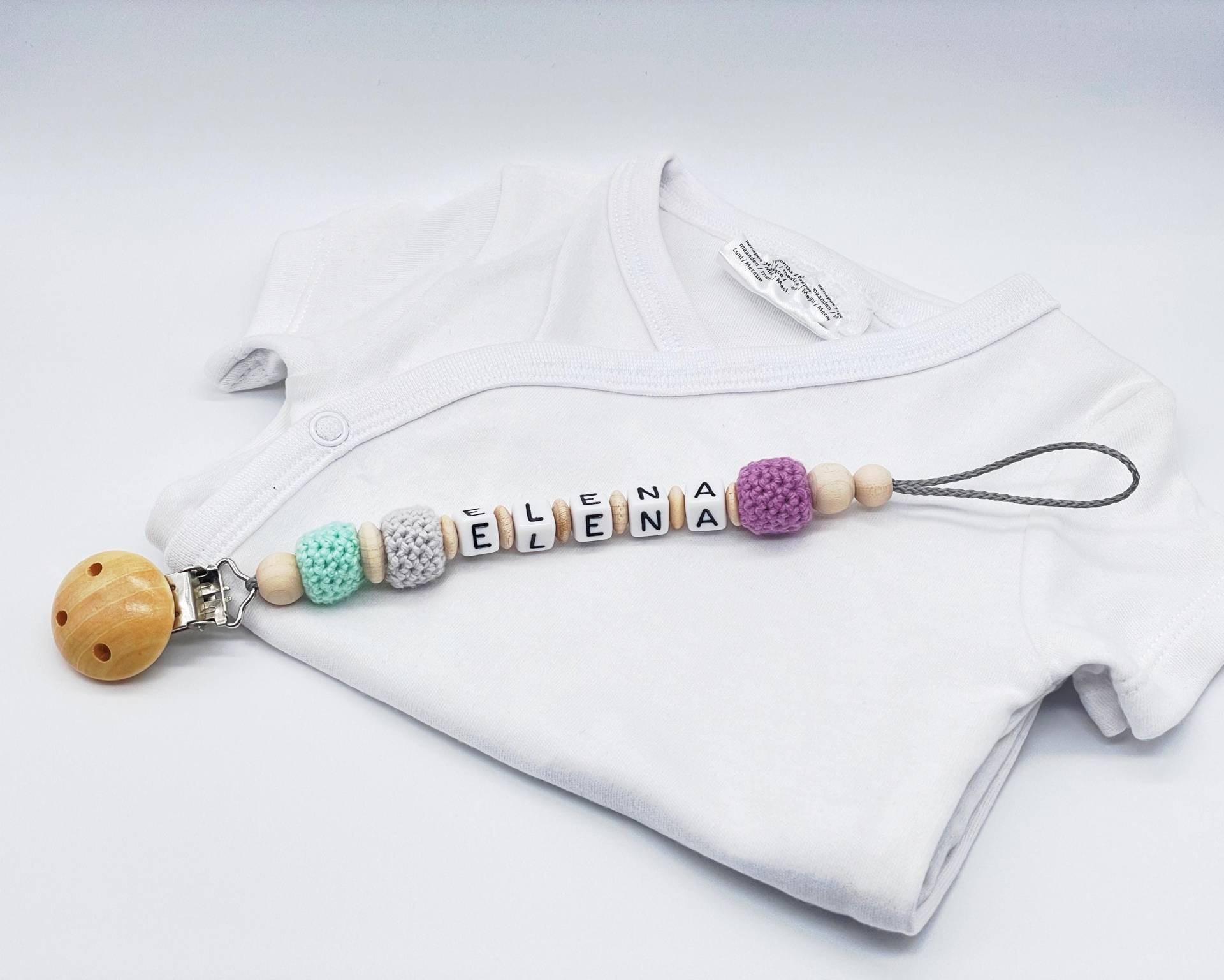 Schnullerkette Personalisiert Name Unisex Grün Bunt Holzbuchstaben Schnullerband Geschenk Baby Geburt Windeltorte Besuch Mädchen Junge Schnullerkette Personalisiert Name Unisex Grün Bunt Holzbuchstaben Schnullerband Geschenk Baby Geburt Windeltorte Besuch Mädchen Junge von Etsy - FlorentinasPahihi