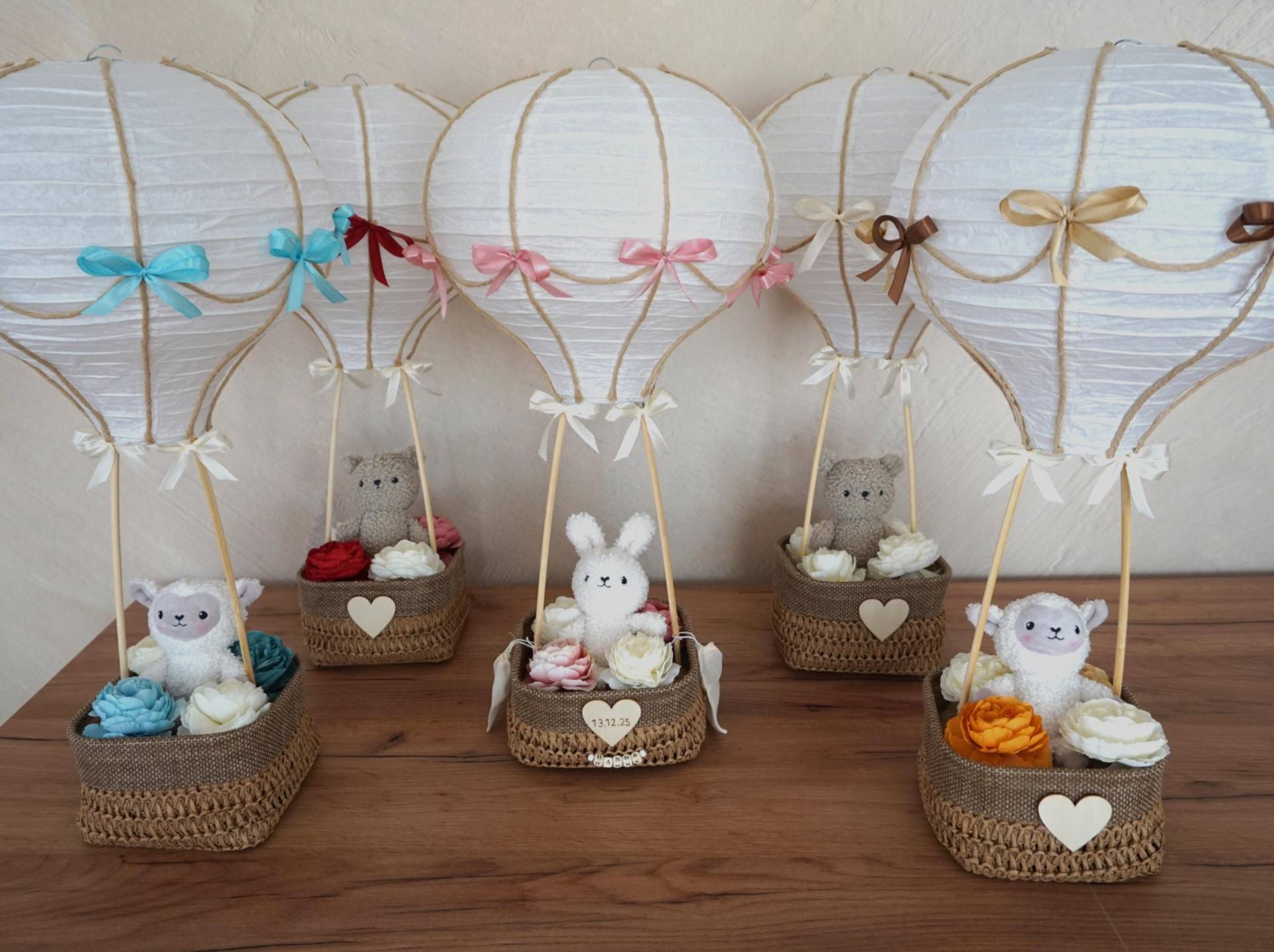 Handgemachter Heißluftballon Mit Plüschtier Und Blumen - Personalisiertes Geschenk I Handgemachte Deko Zur Geburt, Taufe Oder Babyparty Handgemachter Heißluftballon Mit Plüschtier Und Blumen - Personalisiertes Geschenk I Handgemachte Deko Zur Geburt, Taufe Oder Babyparty von Etsy - FlyBalloon