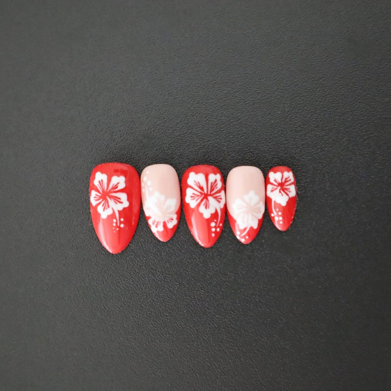 Press On Nails, Hibiscus, Hawaii, Vacation, Holiday, Beach, Red, White, Flower, Floral, Spring, Summer, Cute Press On Nails, Hibiscus, Hawaii, Vacation, Holiday, Beach, Red, White, Flower, Floral, Spring, Summer, Cute von Etsy - ForestFairyNails