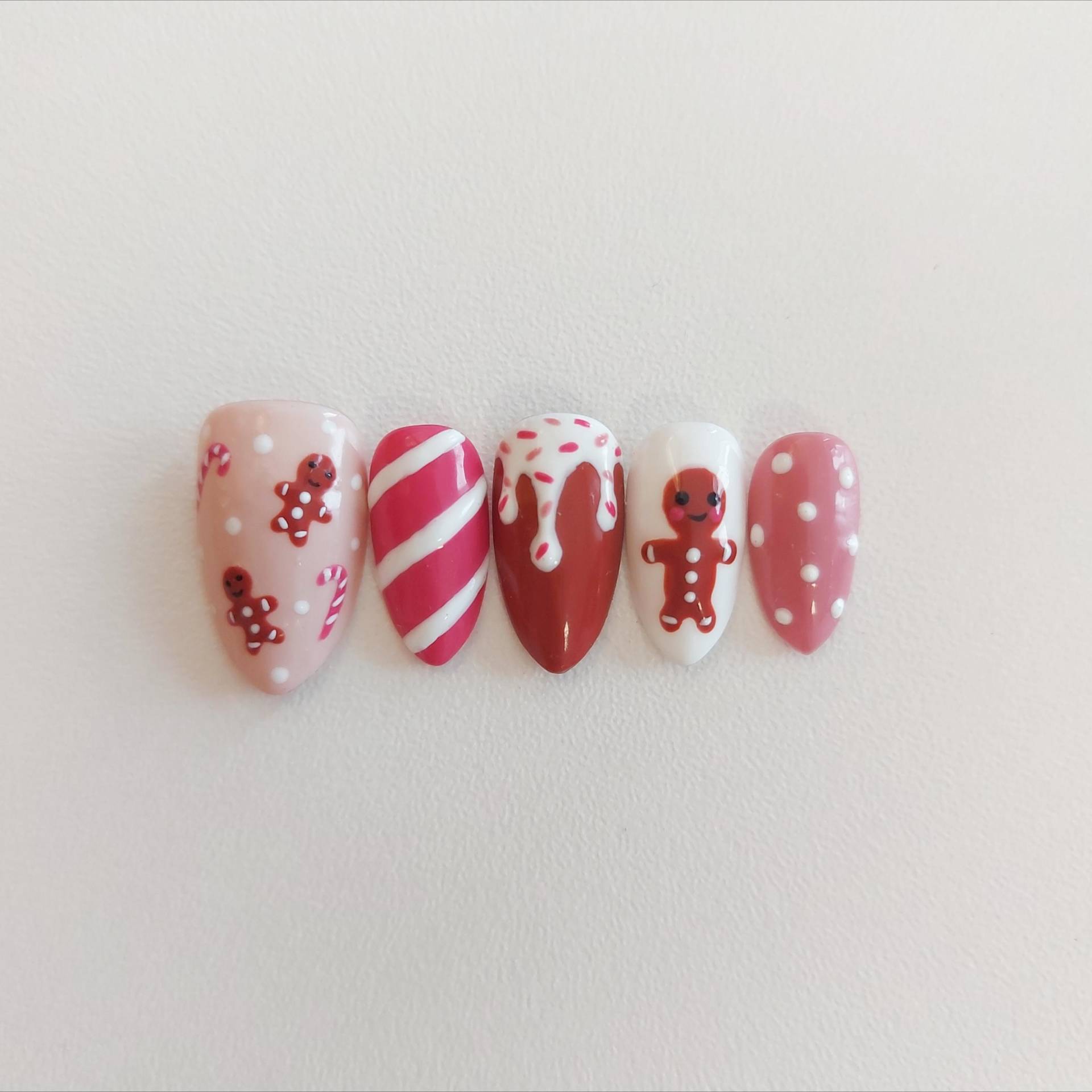 Press On Nails Gingerbread, Christmas, Candy, Candycane, Pink, Polkadot, Sugar, Cute, Kawaii Press On Nails Gingerbread, Christmas, Candy, Candycane, Pink, Polkadot, Sugar, Cute, Kawaii von Etsy - ForestFairyNails