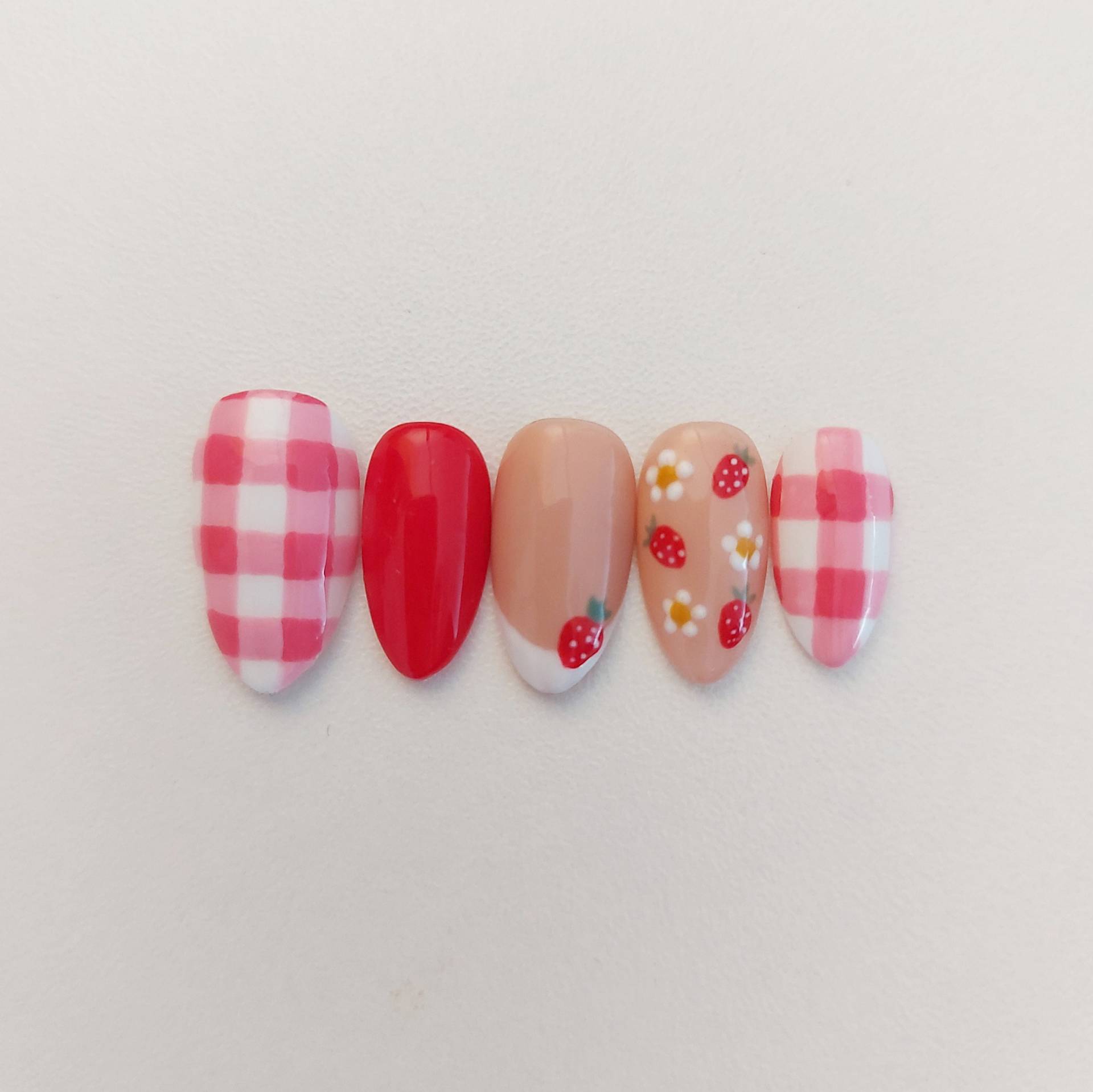 Press On Nails Strawberry, Gingham, Vichy, Flower, Daisy, Summer, Fruit von Etsy - ForestFairyNails