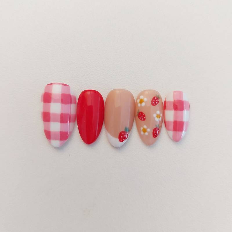 Press On Nails Strawberry, Gingham, Vichy, Flower, Daisy, Summer, Fruit von Etsy - ForestFairyNails