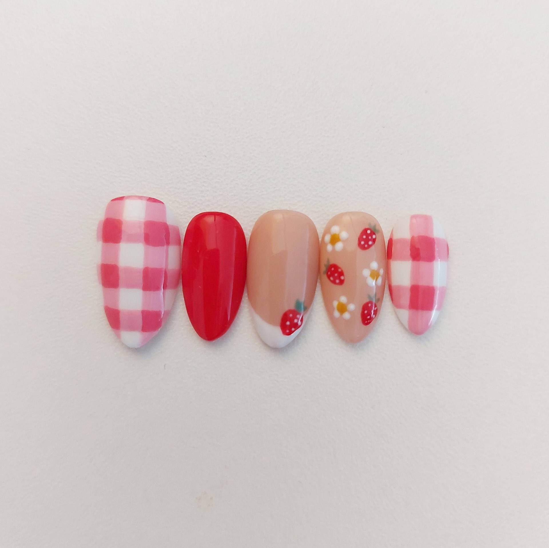 Press On Nails Strawberry, Gingham, Vichy, Flower, Daisy, Summer, Fruit von Etsy - ForestFairyNails