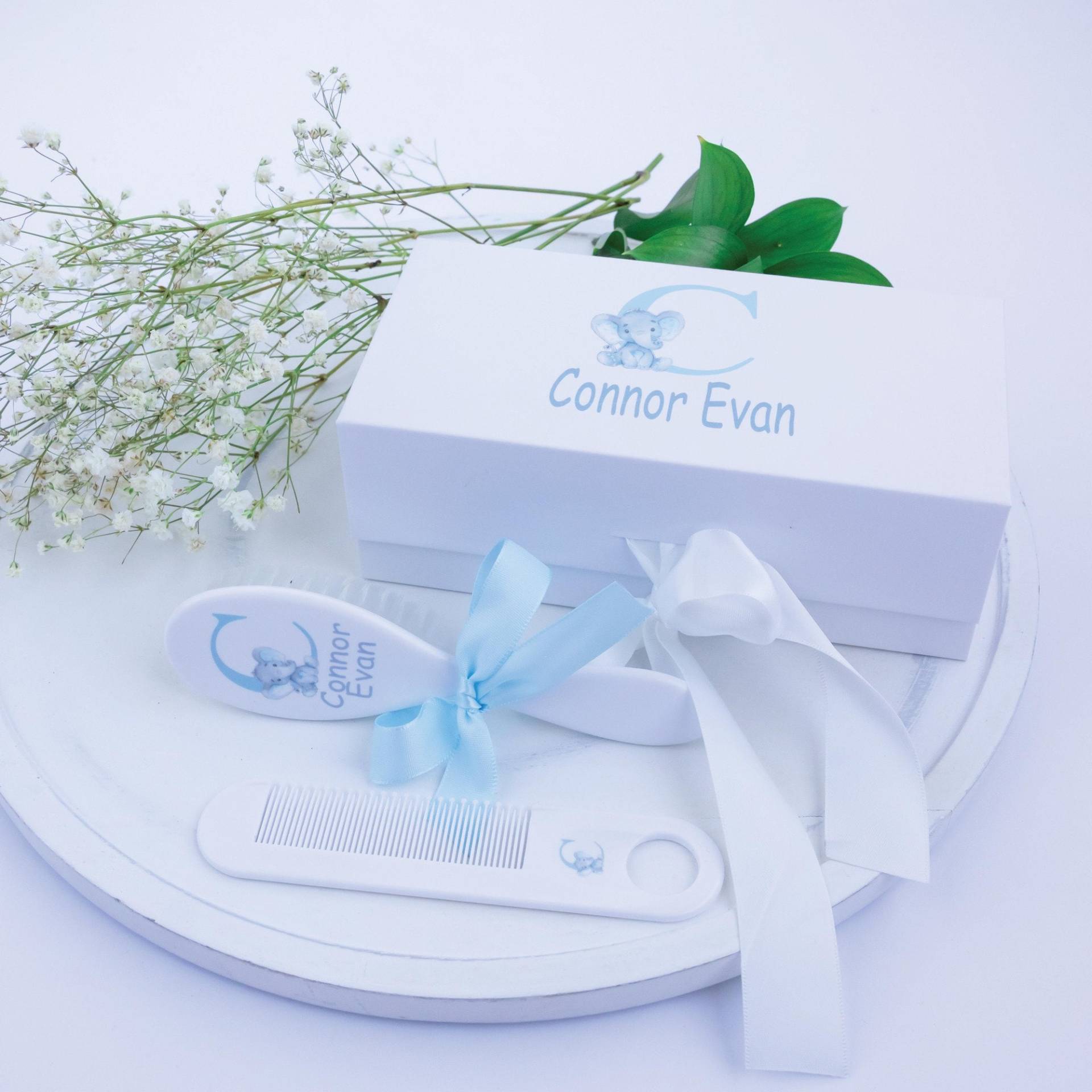 Personalisiertes Babygeschenk, Personalisierte Babybürste Und Kamm-Set, Personalisiertes Babyjungengeschenk, Elefantgeschenk, Elefant Personalisiertes Babygeschenk, Personalisierte Babybürste Und Kamm-Set, Personalisiertes Babyjungengeschenk, Elefantgeschenk, Elefant von Etsy - ForeverPersonalized0