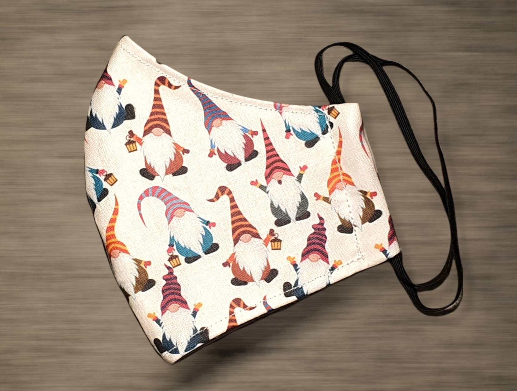 3 Lagen Weihnachts Gonks Gesichtsmaske, Filtertasche, Verstellbare Träger, 100% Baumwolle, Wiederverwendbare Maske, Waschbare Gnome Gesichtsmaske 3 Lagen Weihnachts Gonks Gesichtsmaske, Filtertasche, Verstellbare Träger, 100% Baumwolle, Wiederverwendbare Maske, Waschbare Gnome Gesichtsmaske von Etsy - FrancescaWhyteUk