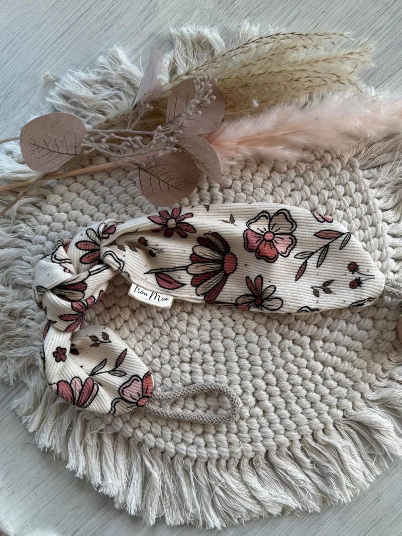 Schnullerkette Baby Rippjersey Blumen Rose Creme Schnullerkette Baby Rippjersey Blumen Rose Creme von Etsy - FrauMooHandmade
