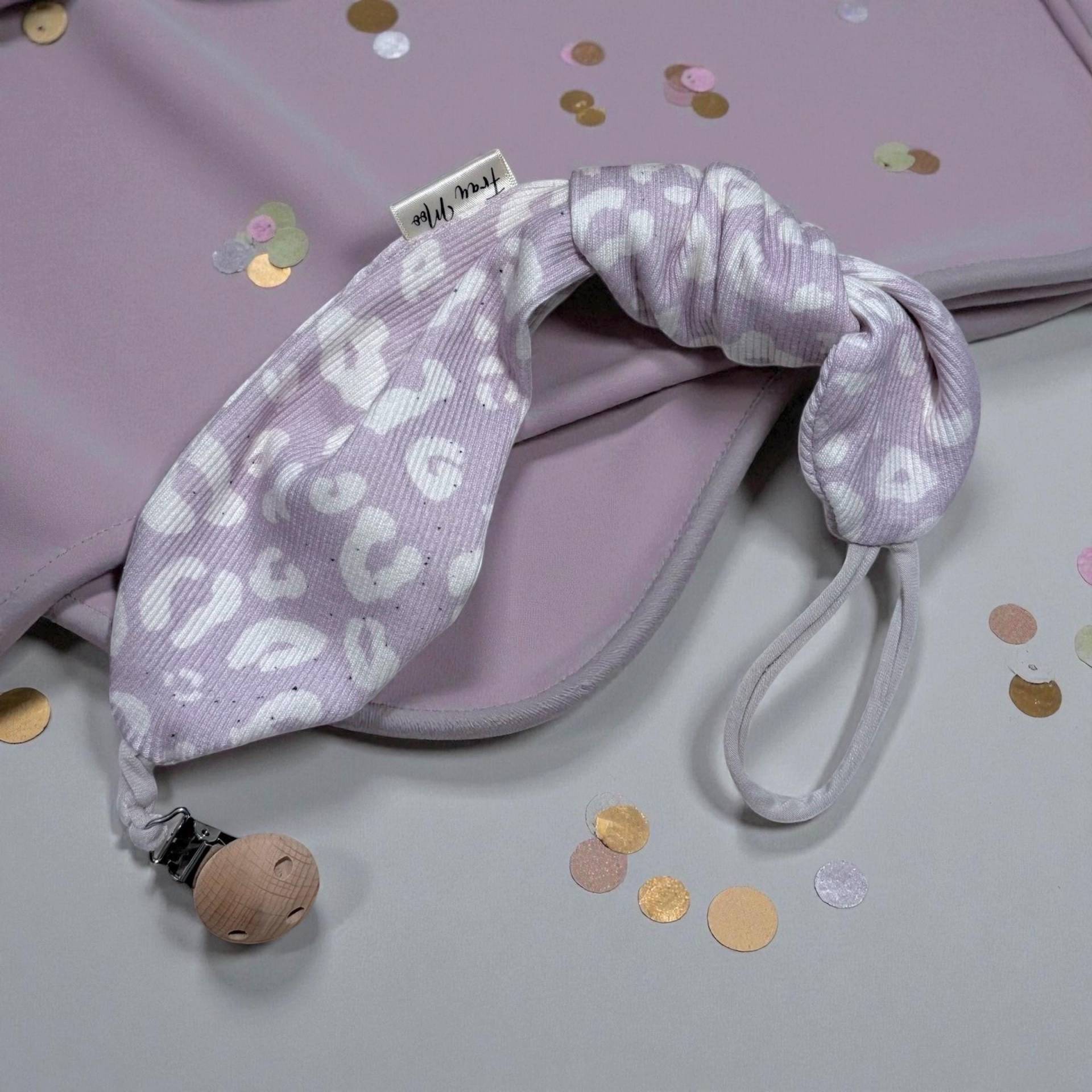 Schnullerkette Baby Rippjersey Leo Look Flieder Creme Lila Schnullerkette Baby Rippjersey Leo Look Flieder Creme Lila von Etsy - FrauMooHandmade