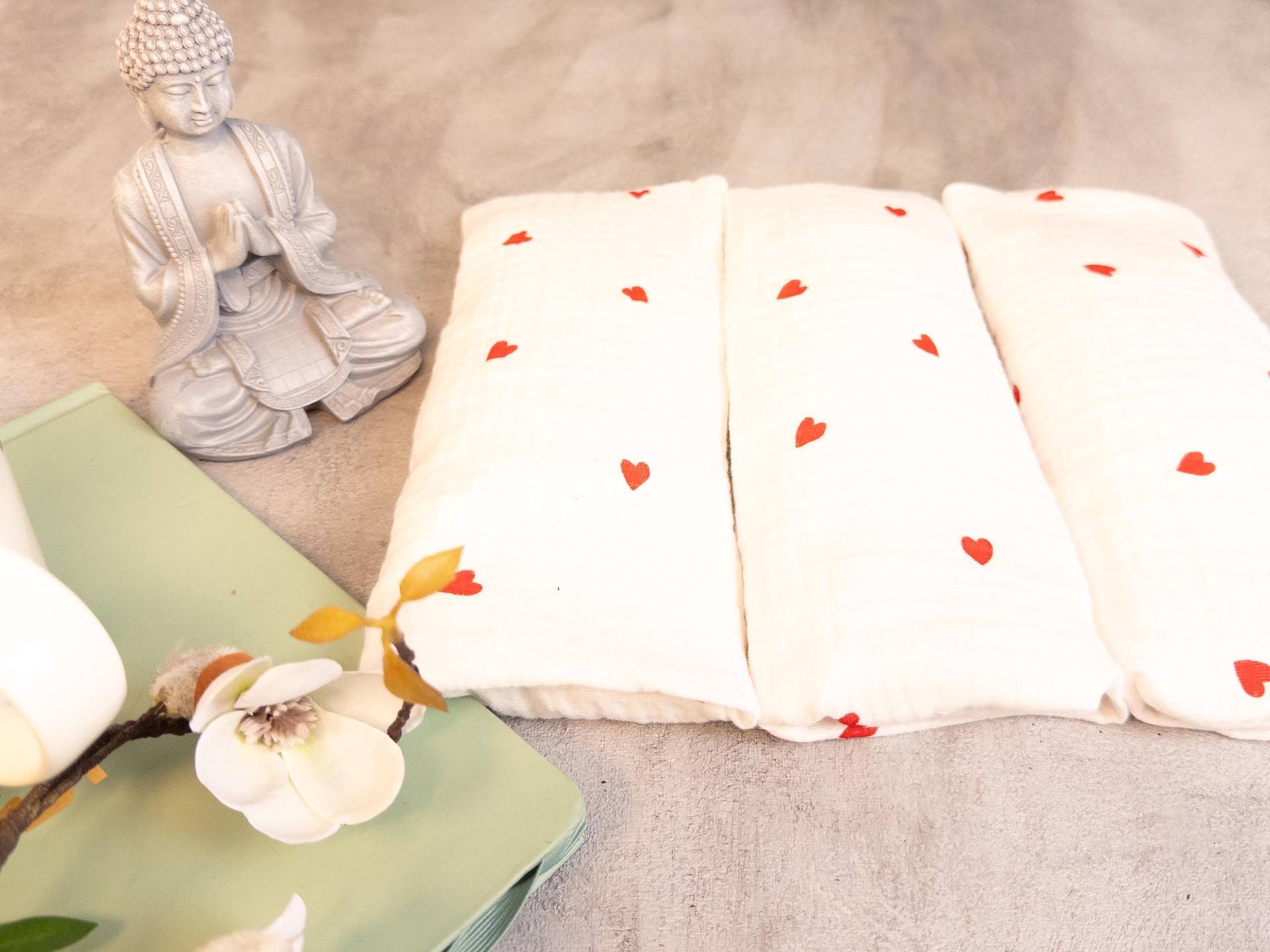 Augenkissen Mit Waschbarem Bezug Aus Musselin Herz - Lavendel Und Rapssamenfüllung Für Yoga Meditation Geschenk Ostern Muttertag von Etsy - FreddysHomeNo1