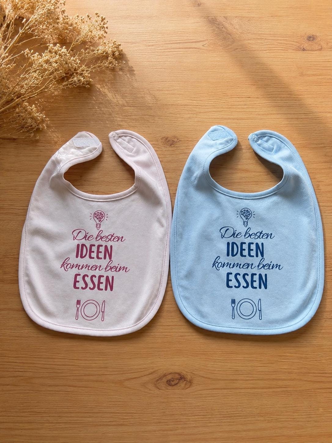 Baby Latz „Die Besten Ideen Kommen Beim Essen" | Bio-Baumwolle Geschenk Zur Geburt Babylatz Rosa & Hellblau Baby Latz „Die Besten Ideen Kommen Beim Essen" | Bio-Baumwolle Geschenk Zur Geburt Babylatz Rosa & Hellblau von Etsy - FreidenkerKinder