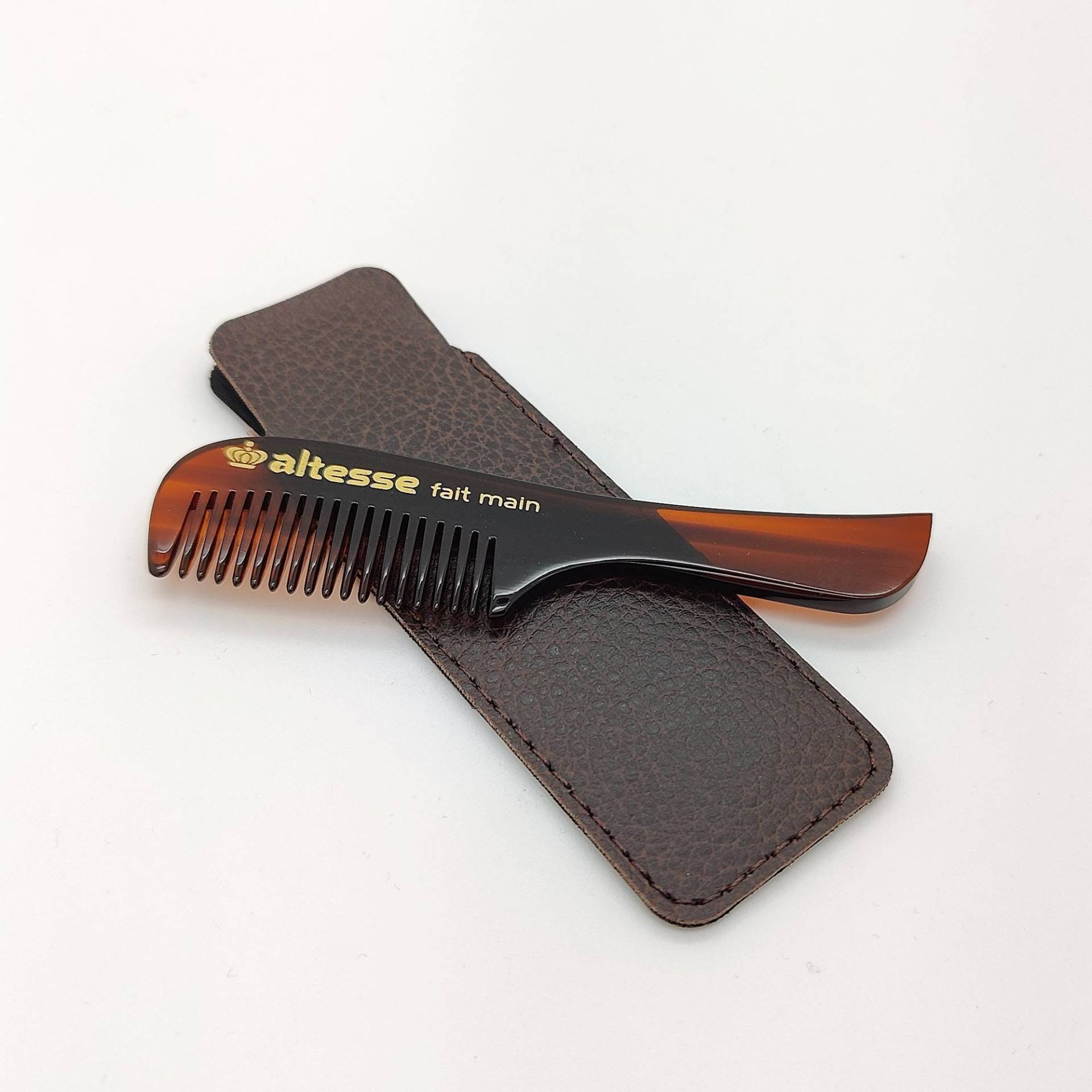 Bartkamm Aus Acetat Handgesägt - Natürliche Bartpflege Für Den Mann Mit Kleiner Schutzhülle Zur Aufbewahrung Barber von Etsy - BeautyworldBavaria