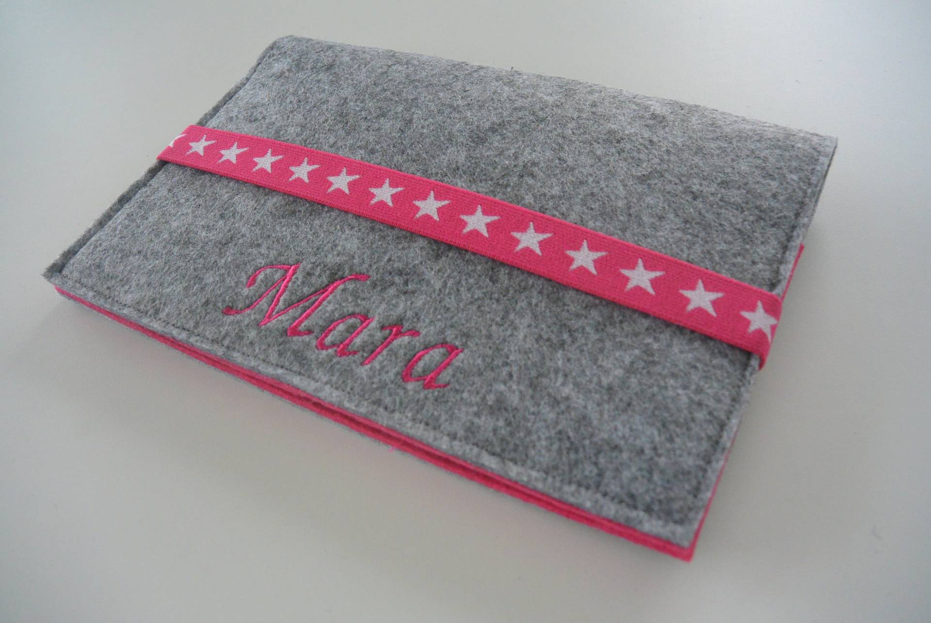 U-Hefthülle Filz Hellgrau/Pink Sternchen von Etsy - FuerGlueckskinder
