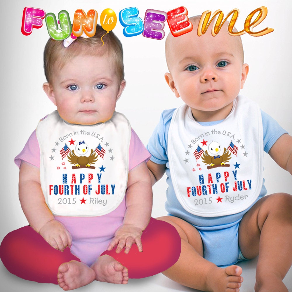 Happy Fourth Of July Bib - Mädchen Oder Jungen Personalisiert Mit Namen Und Jahr Happy Fourth Of July Bib - Mädchen Oder Jungen Personalisiert Mit Namen Und Jahr von Etsy - FunToSeeMe