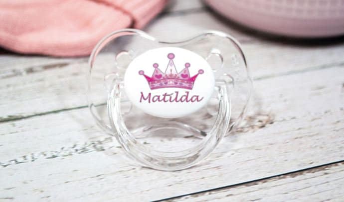 Personalisierte Schnullerpuppe, Alle Nuckel, Größen Und Farben, Mit Rosa Krone von Etsy - FunkyDummyLtd