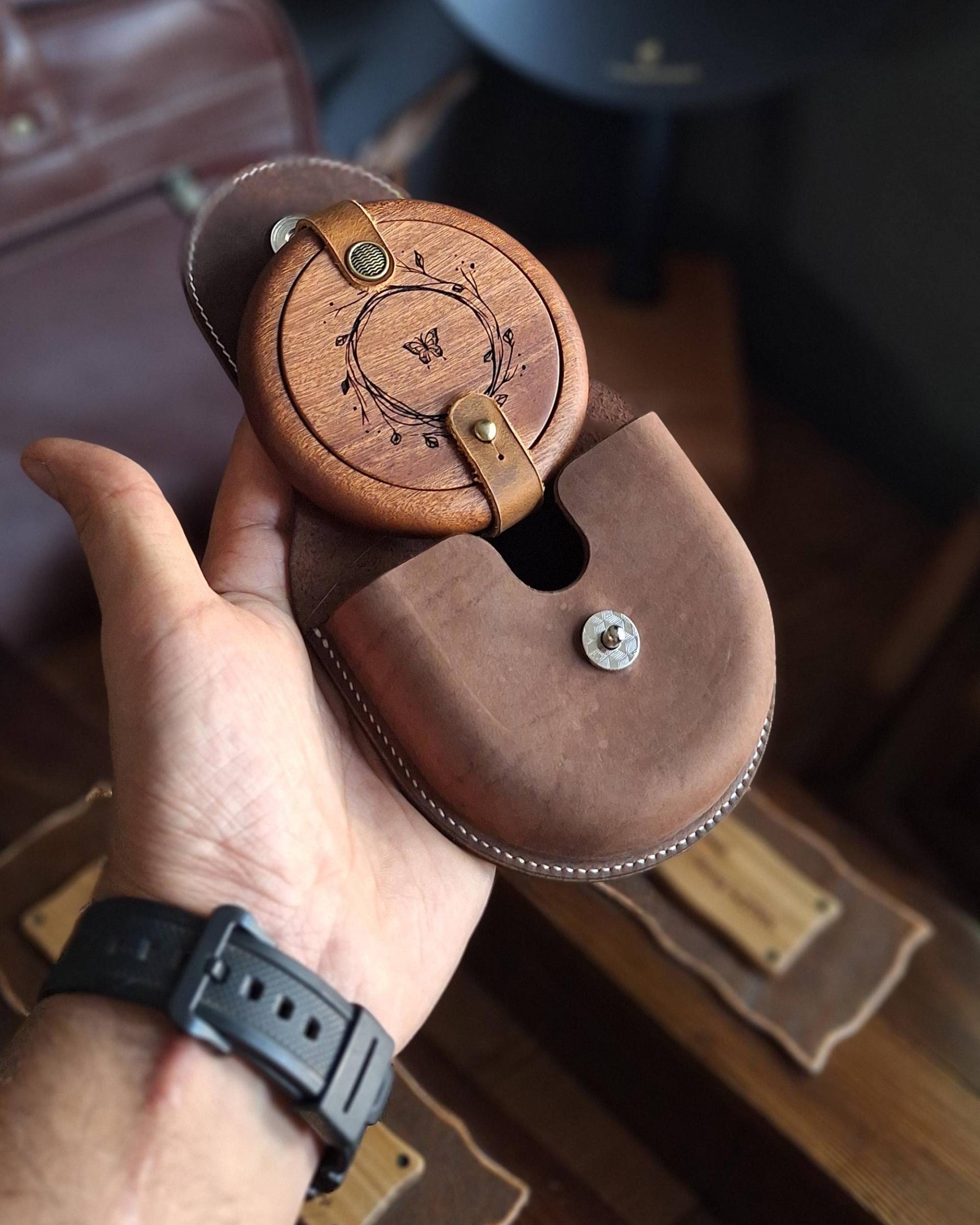 Handgefertigter Taschenspiegel Aus Holz Mit Lederetui von Etsy - GELAMWOODArt