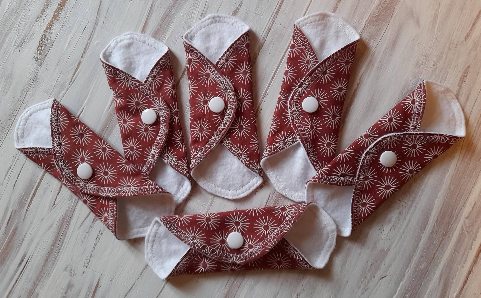 Verkaufsbereit 5 +1 Slip-Einlagen 15 cm Lang - Blumen Auf Weinrot Waschbar, Saugstark, Wieder Verwendbar, Umweltfreundlich Zero Waste Verkaufsbereit 5 +1 Slip-Einlagen 15 cm Lang - Blumen Auf Weinrot Waschbar, Saugstark, Wieder Verwendbar, Umweltfreundlich Zero Waste von Etsy - GISISVO