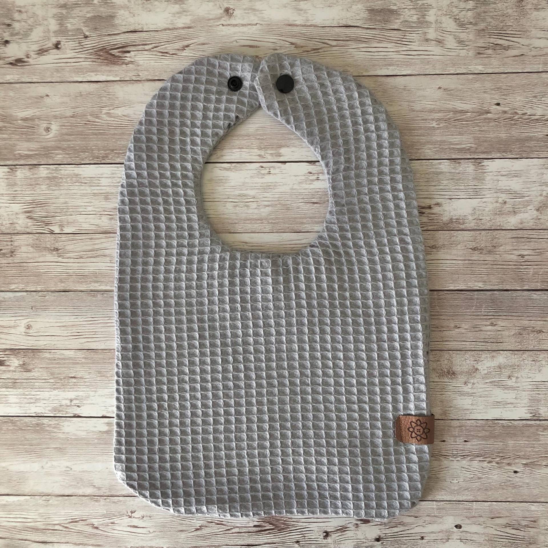 Babylatz/Lätzchen Spucktuch - Grau Babylatz/Lätzchen Spucktuch - Grau von Etsy - GUTgenaeht