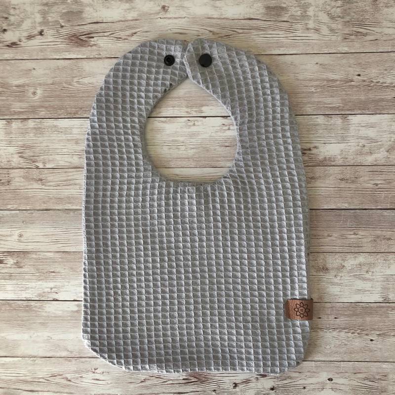 Babylatz/Lätzchen Spucktuch - Grau von Etsy - GUTgenaeht