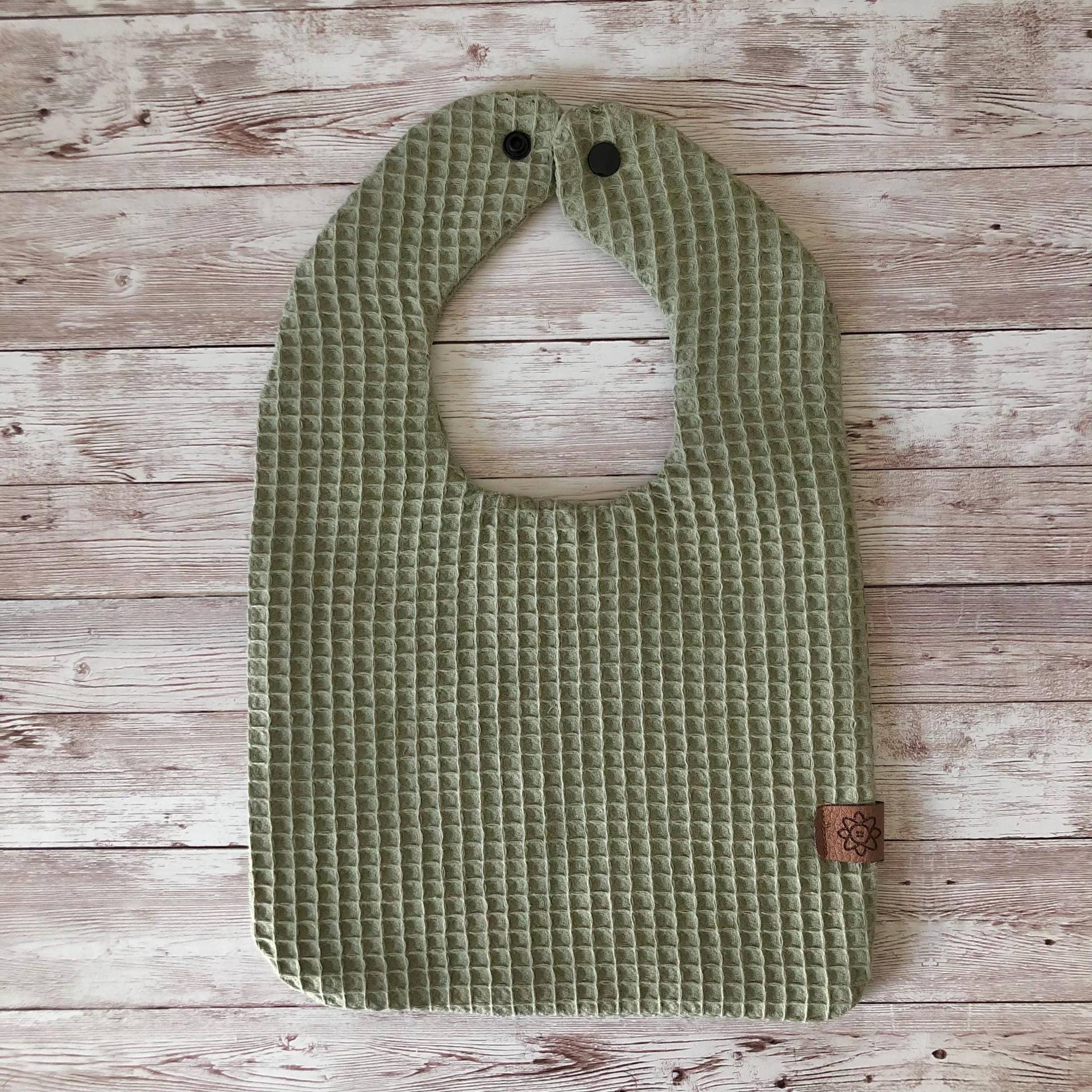 Babylatz/Lätzchen Spucktuch - Khakigrün Babylatz/Lätzchen Spucktuch - Khakigrün von Etsy - GUTgenaeht