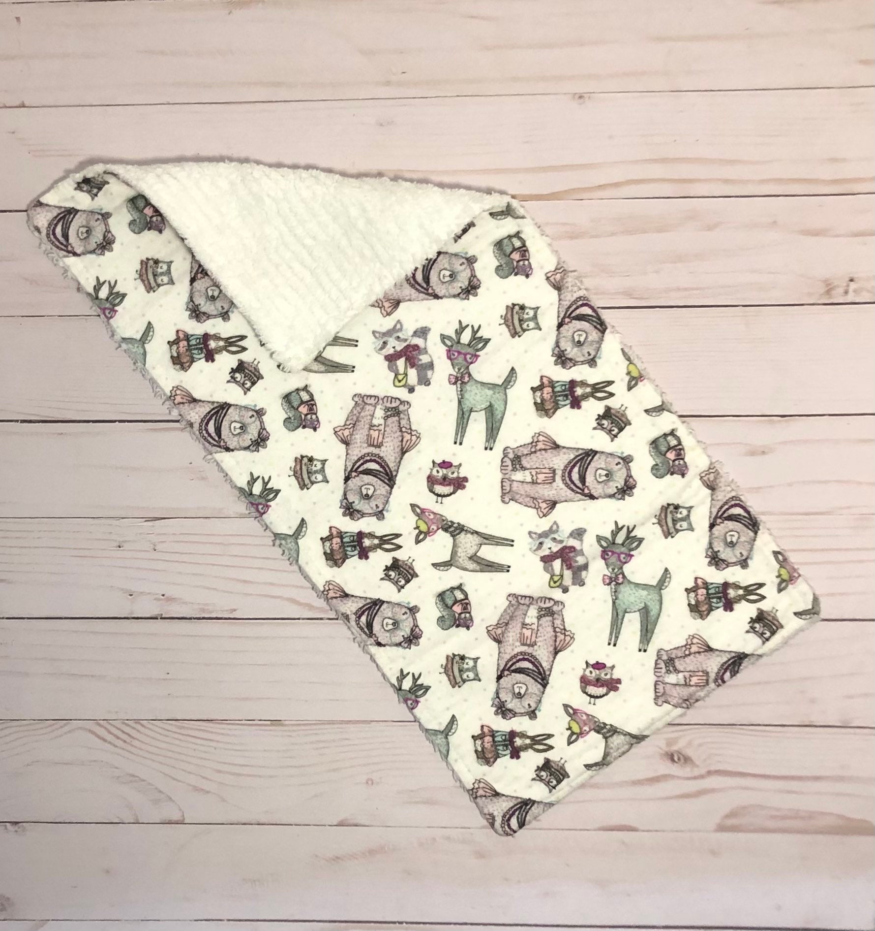 Baby Spucktuch Mit Waldtieren Verkleidet - Aus Baumwolle Für Mädchen Waldtier Geschenk Zur Geburt Fütterungs Zubehör von Etsy - GainseyandCo