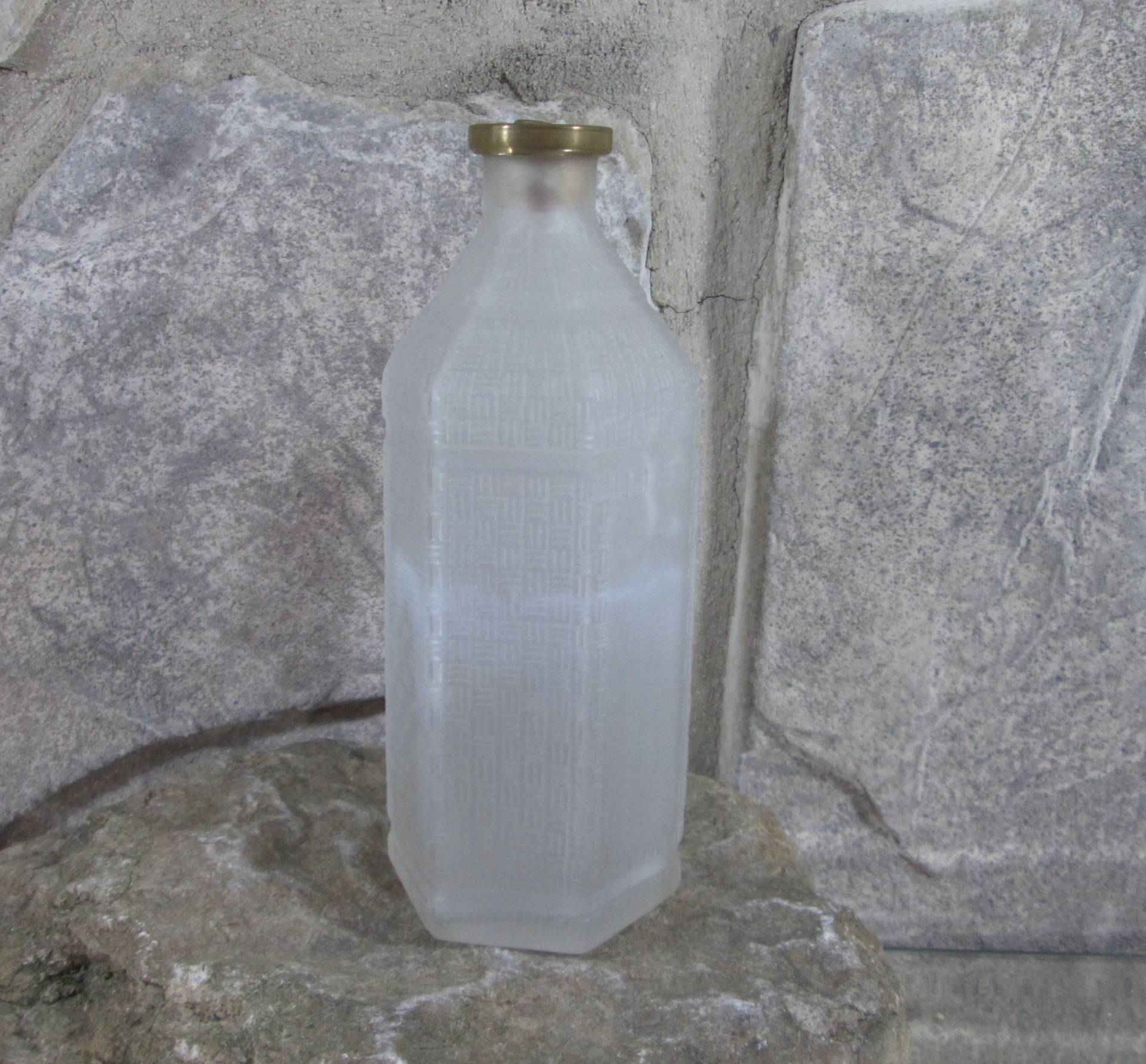 Vintage Korbgeflecht Muster Milchglas Talk Dispenser Vintage Korbgeflecht Muster Milchglas Talk Dispenser von Etsy - GardenSpring