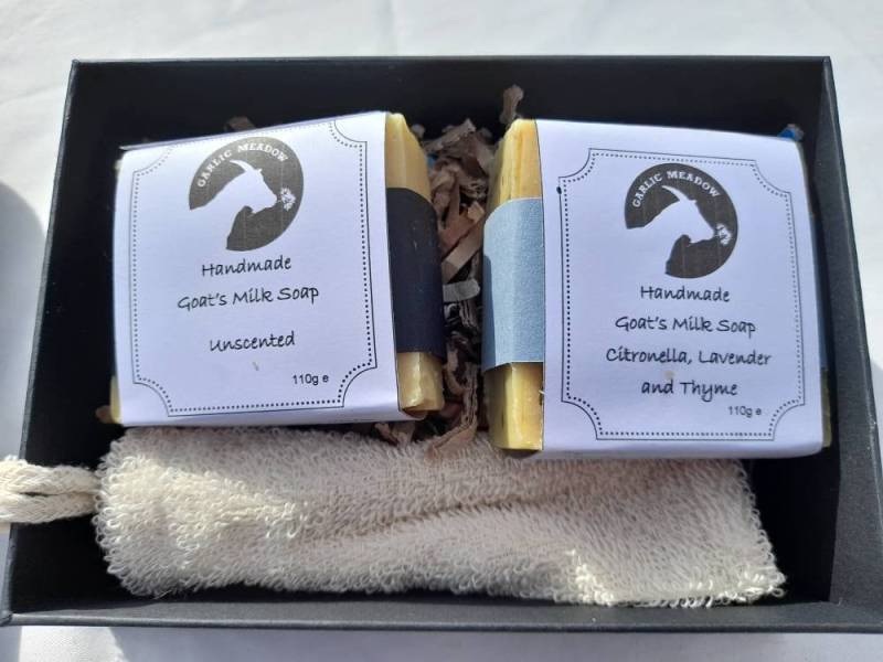 Handgemachte Ziegenmilchseife Geschenkset Mit Seifensäckchen Handgemachte Ziegenmilchseife Geschenkset Mit Seifensäckchen von Etsy - GarlicMeadow