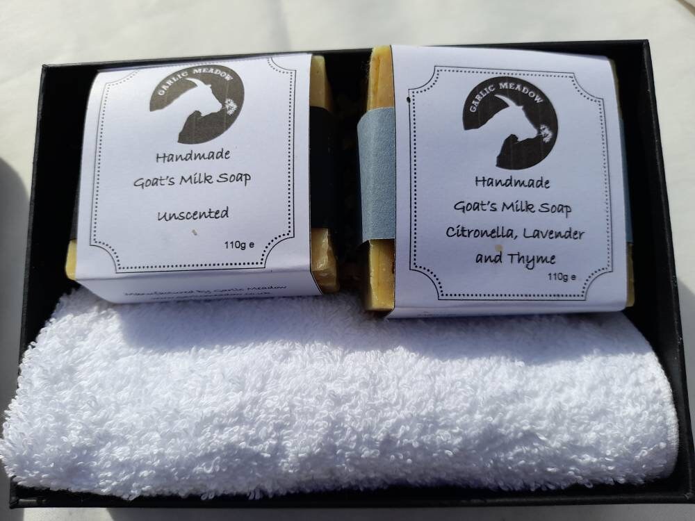 Handgemachte Ziegenmilchseife Geschenkset Mit Waschlappen Handgemachte Ziegenmilchseife Geschenkset Mit Waschlappen von Etsy - GarlicMeadow