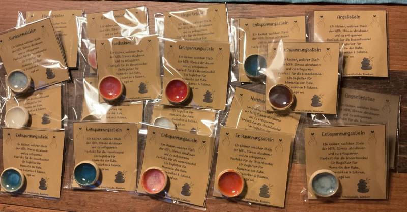 Handschmeichler Fingertröster Handstein Worry Stone Sorgenstein Zur Entspannung Aus Ton Handgetöpfert Neu von Etsy - GartenkeramikundDeko